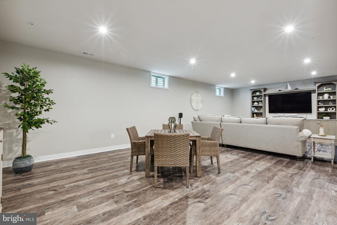 TWO RIVERS - Residential