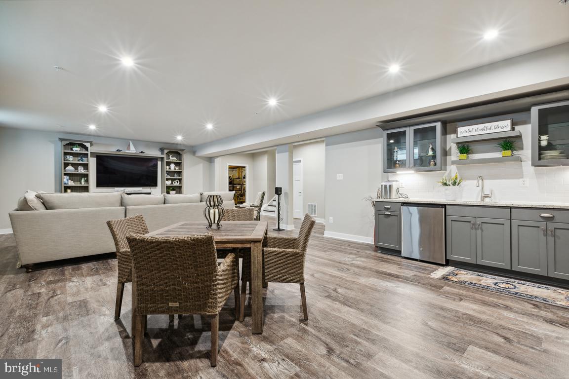 TWO RIVERS - Residential