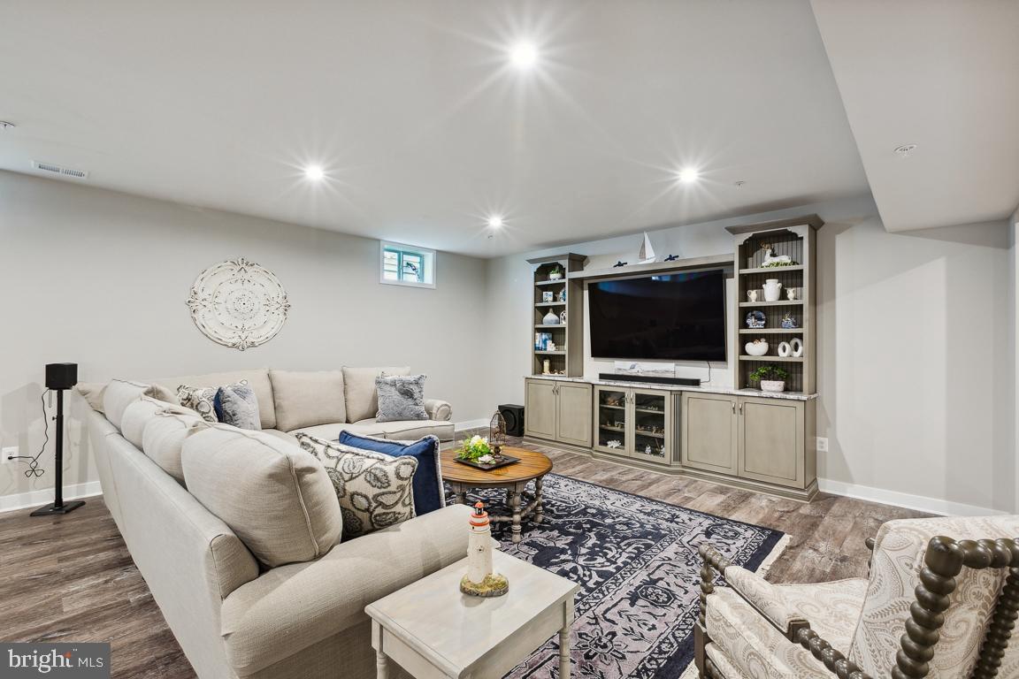 TWO RIVERS - Residential