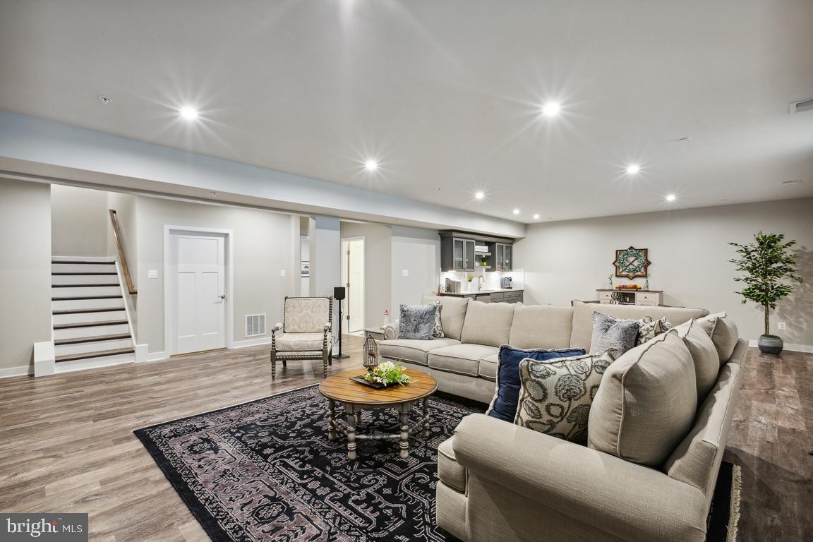 TWO RIVERS - Residential