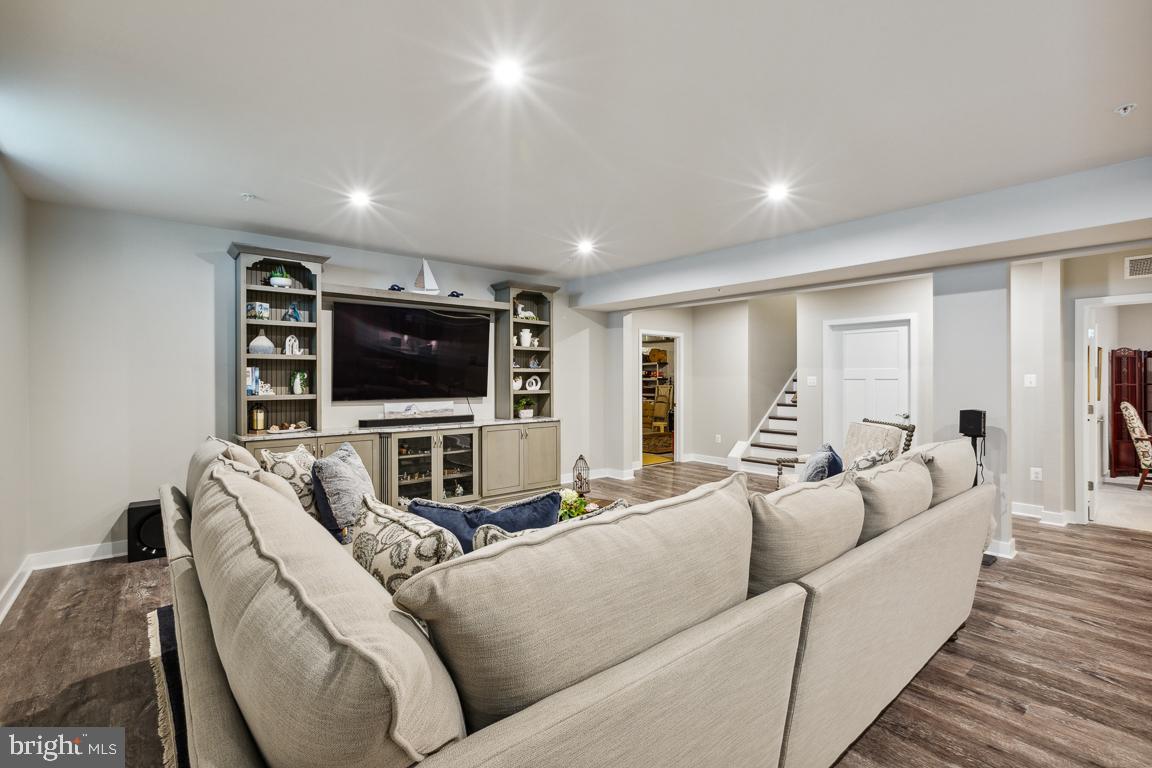 TWO RIVERS - Residential