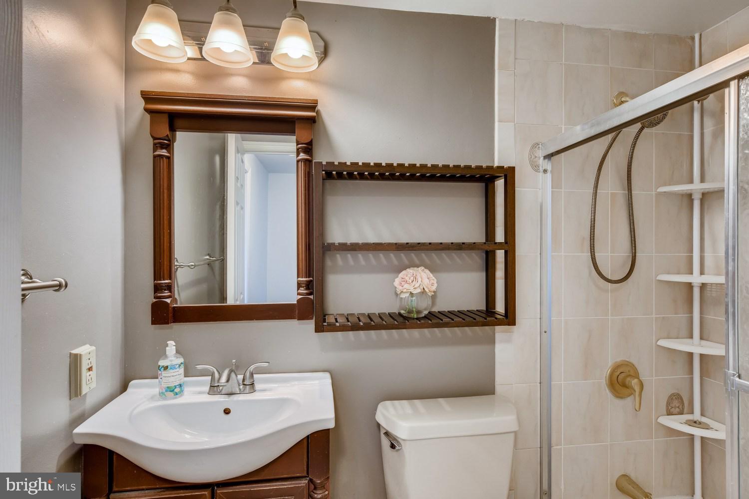 KINGS COURT - Residential