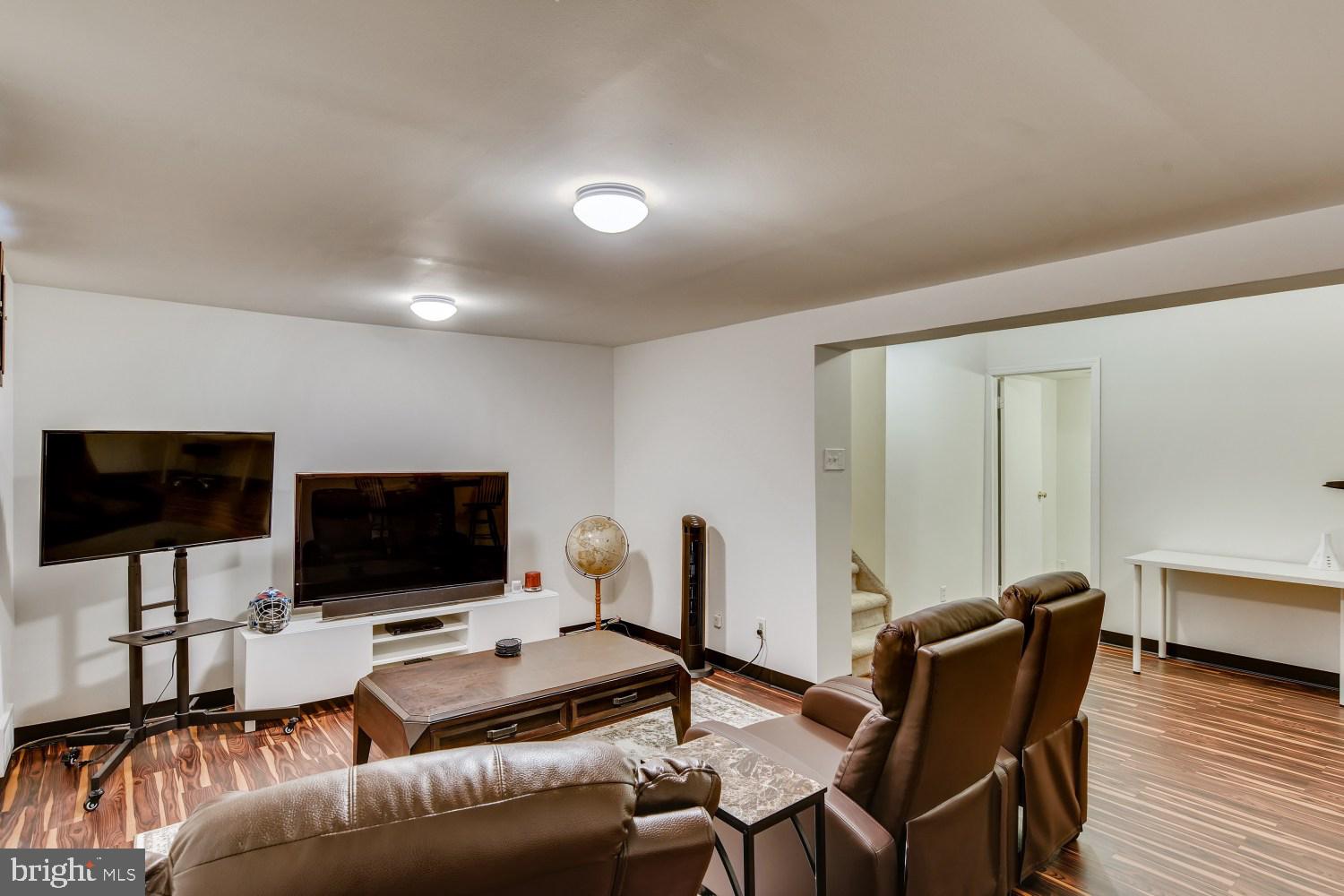 KINGS COURT - Residential