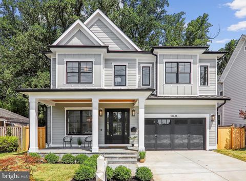 Photo of 10616 Parkwood Drive, Kensington, MD 20895 (MLS # MDMC2138220) Photo of 10616 Parkwood Drive, Kensington, MD 20895 (MLS # MDMC2138220)