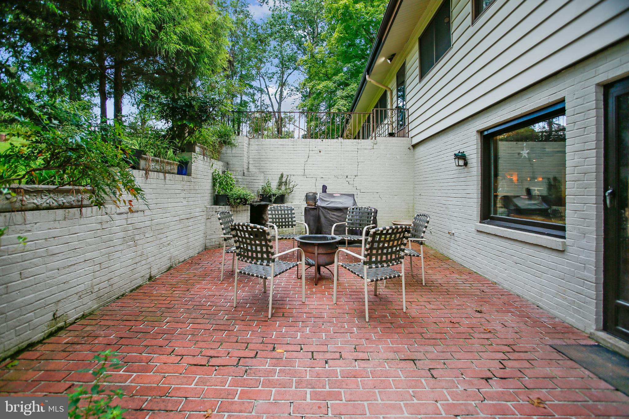 THE ENGLISH HILLS - Residential