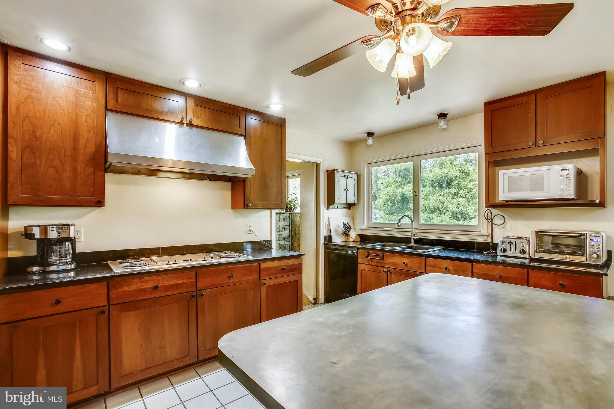 THE ENGLISH HILLS - Residential