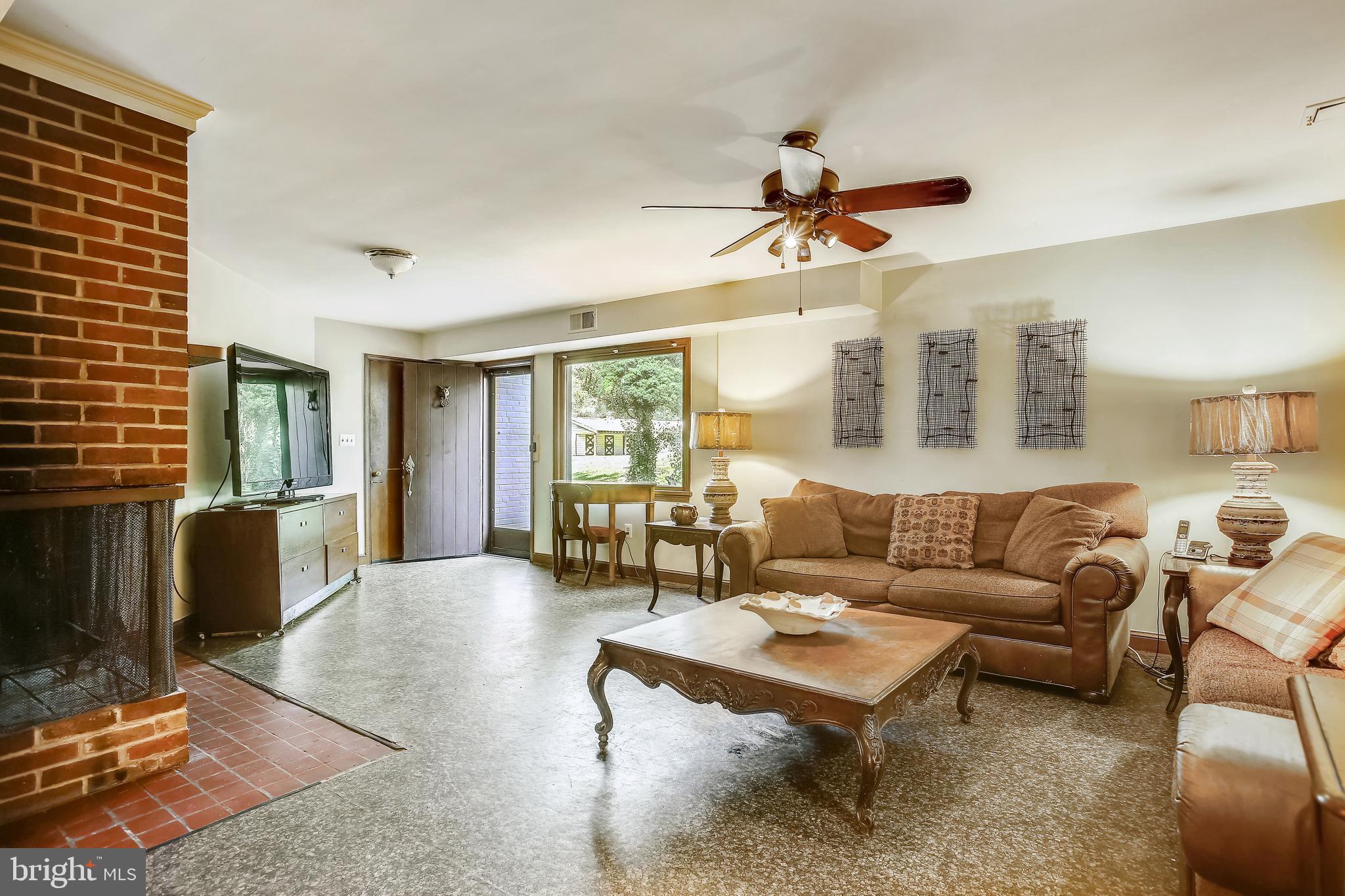 THE ENGLISH HILLS - Residential