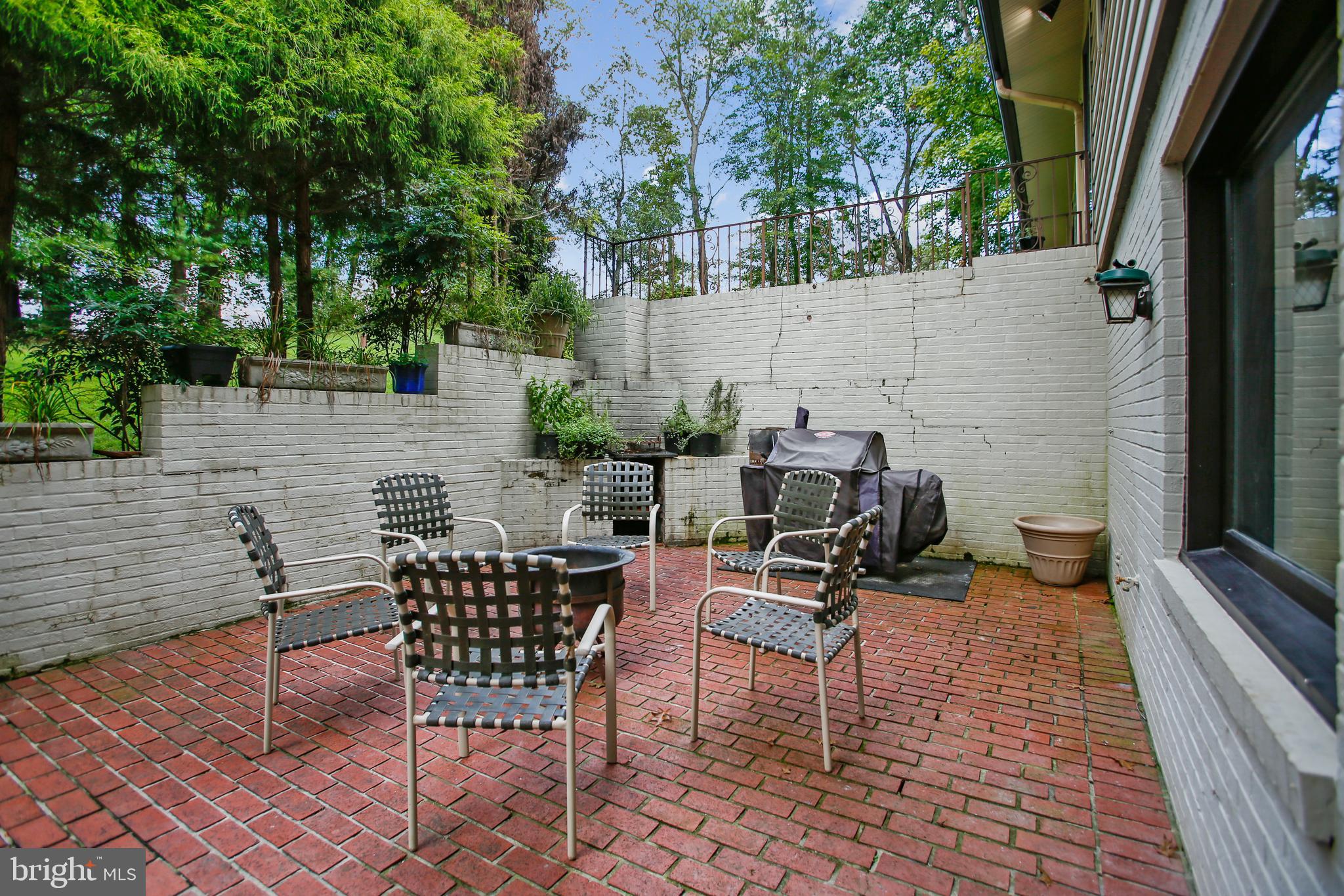 THE ENGLISH HILLS - Residential