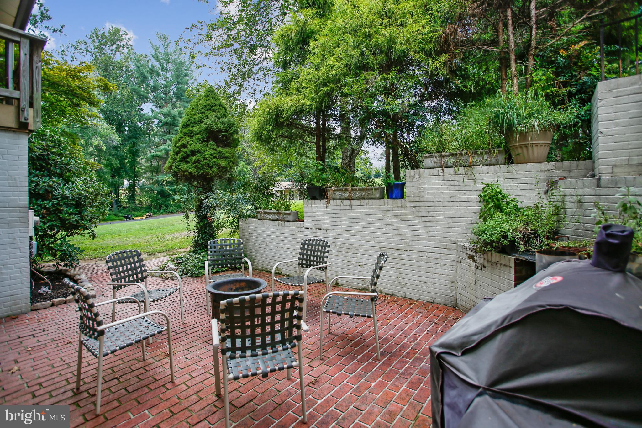 THE ENGLISH HILLS - Residential