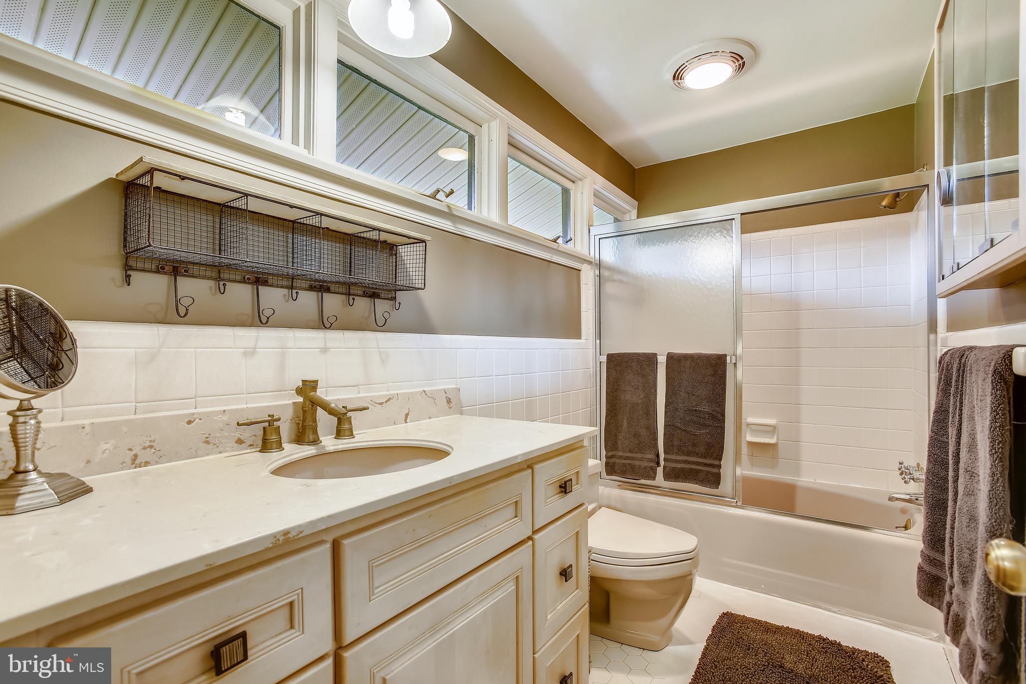 THE ENGLISH HILLS - Residential