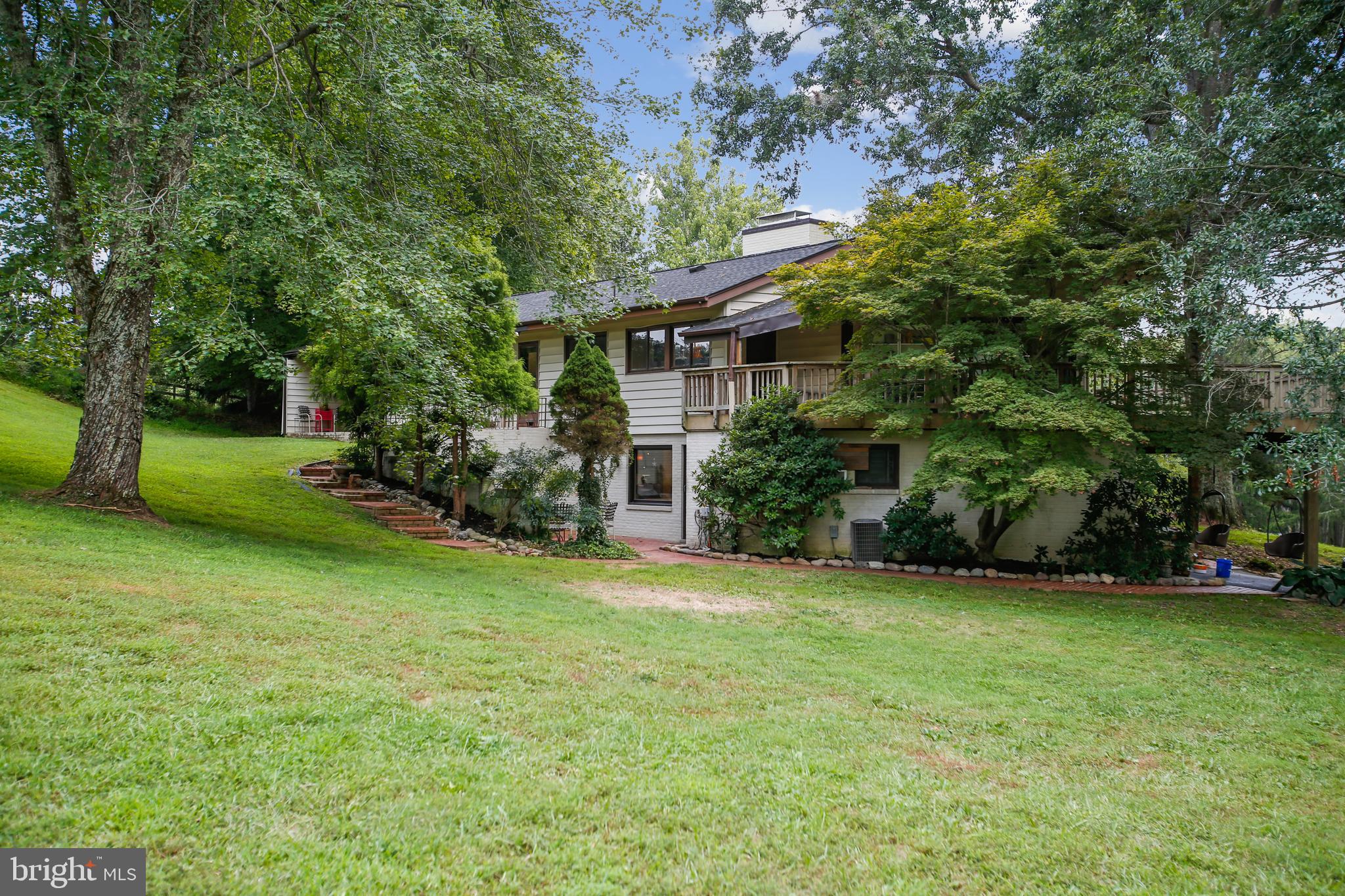 THE ENGLISH HILLS - Residential