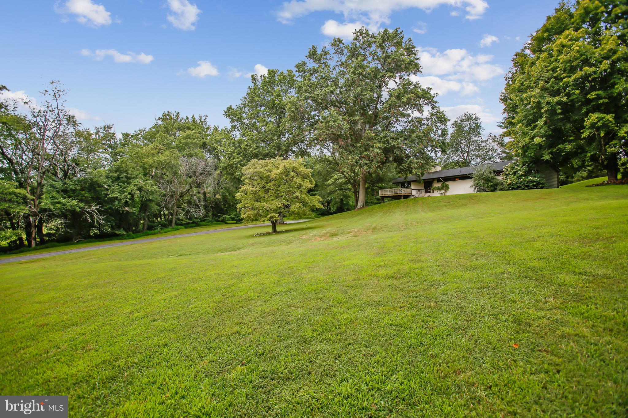 THE ENGLISH HILLS - Residential