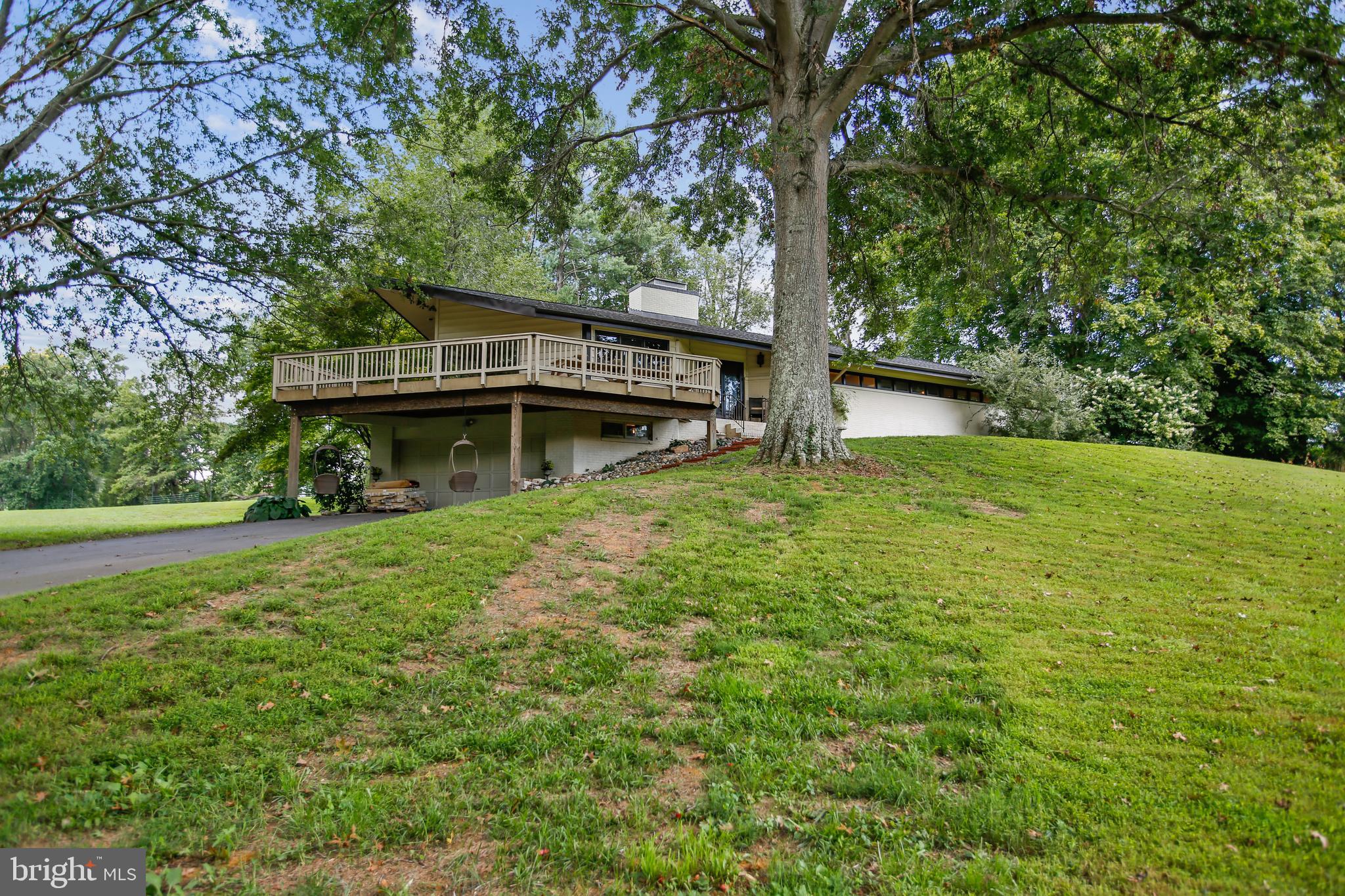 THE ENGLISH HILLS - Residential