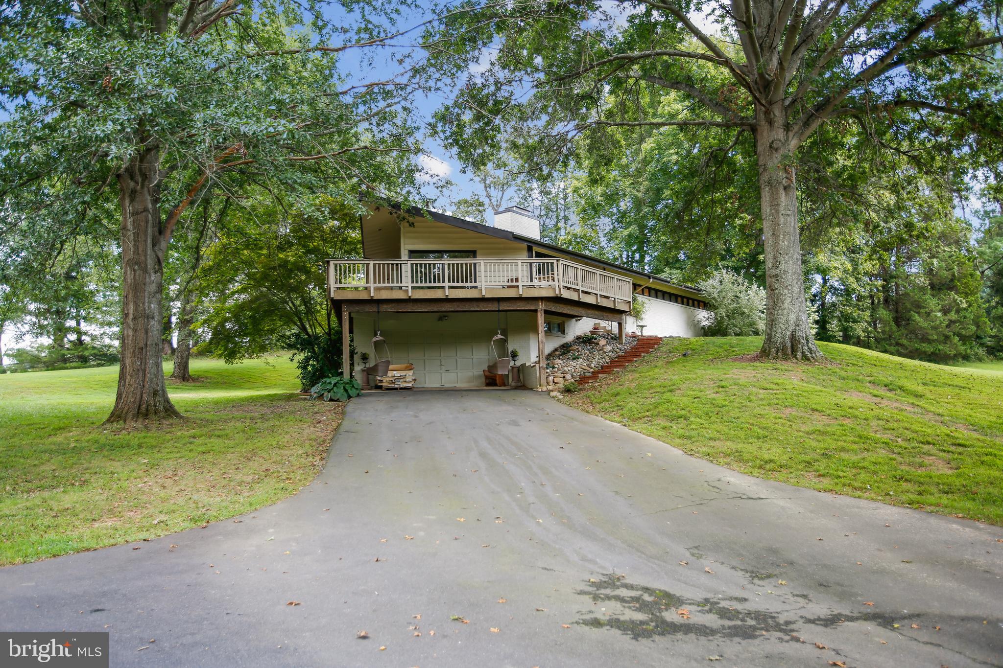 THE ENGLISH HILLS - Residential