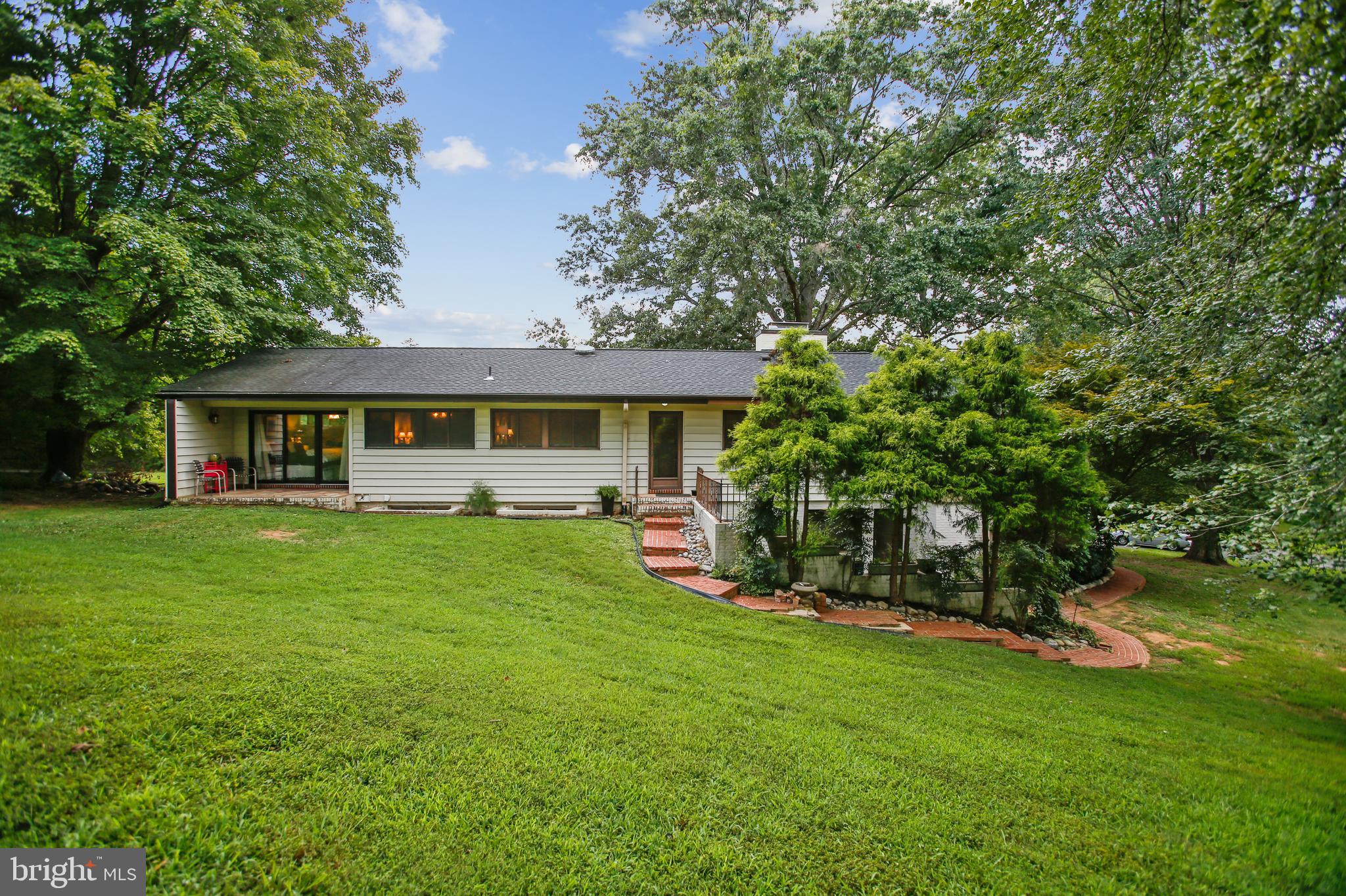 THE ENGLISH HILLS - Residential