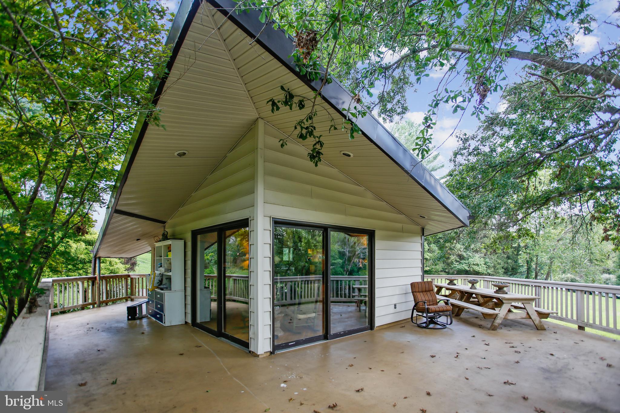 THE ENGLISH HILLS - Residential