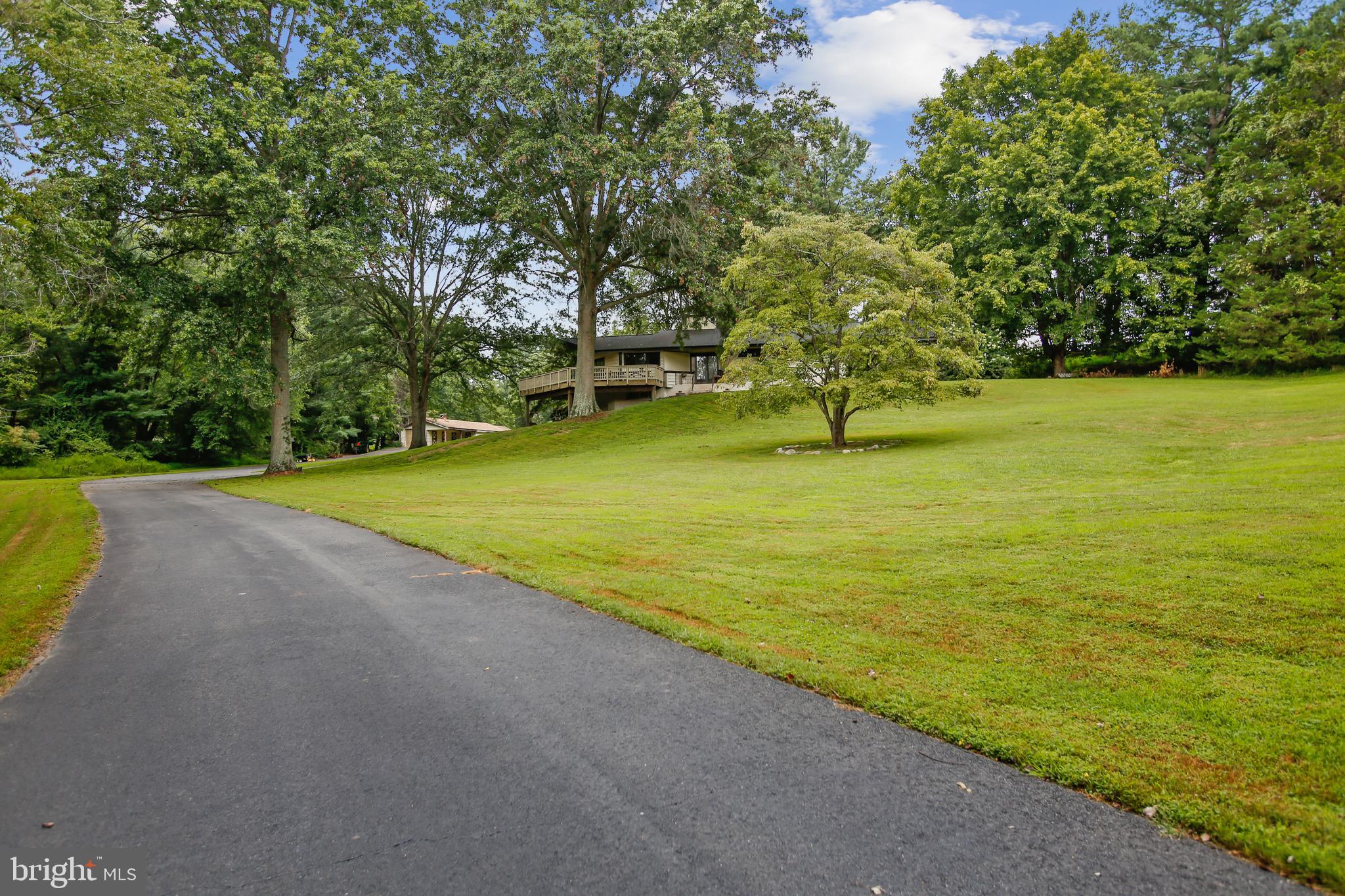 THE ENGLISH HILLS - Residential