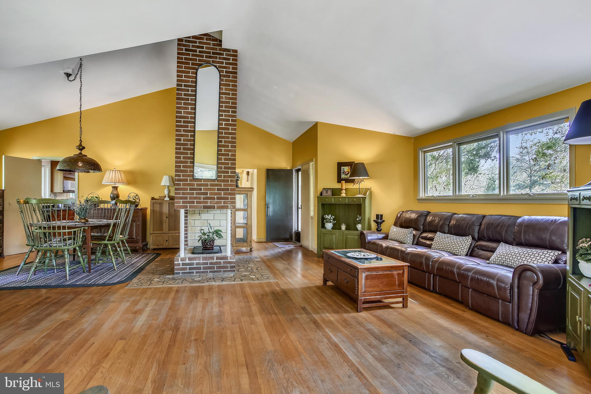 THE ENGLISH HILLS - Residential