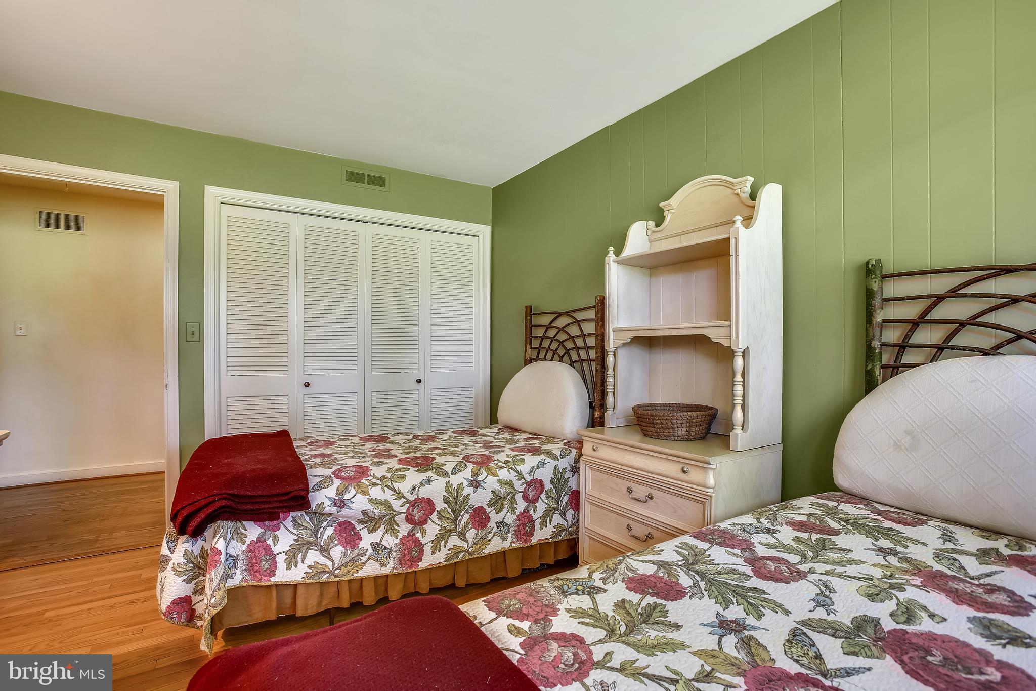 THE ENGLISH HILLS - Residential