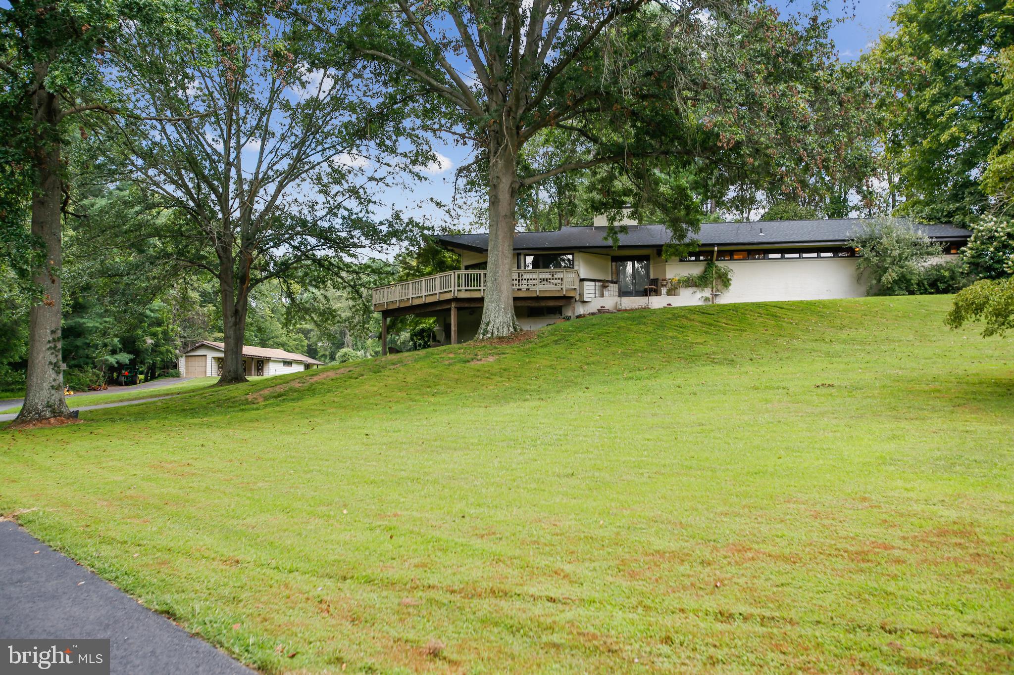 THE ENGLISH HILLS - Residential