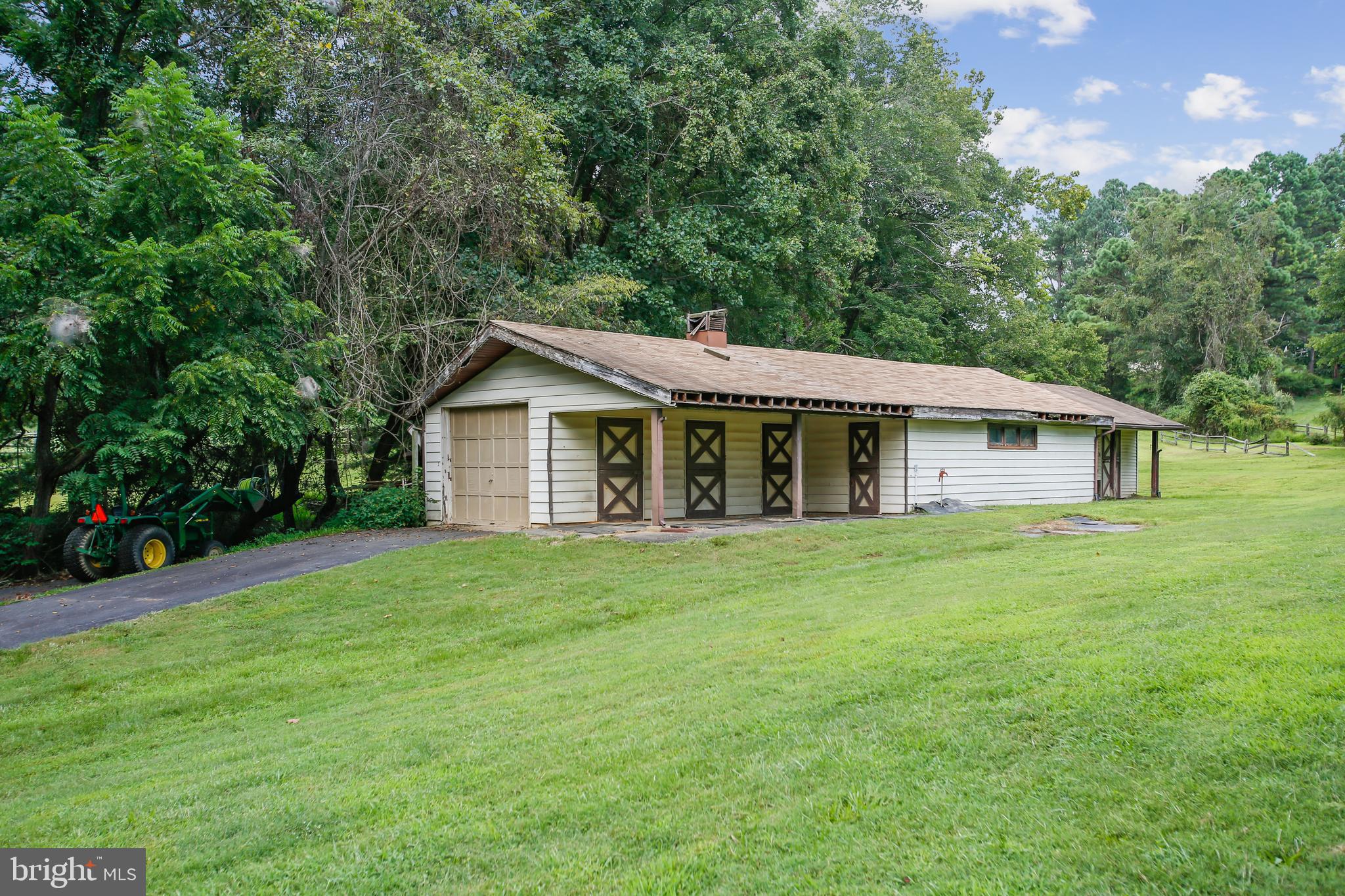 THE ENGLISH HILLS - Residential