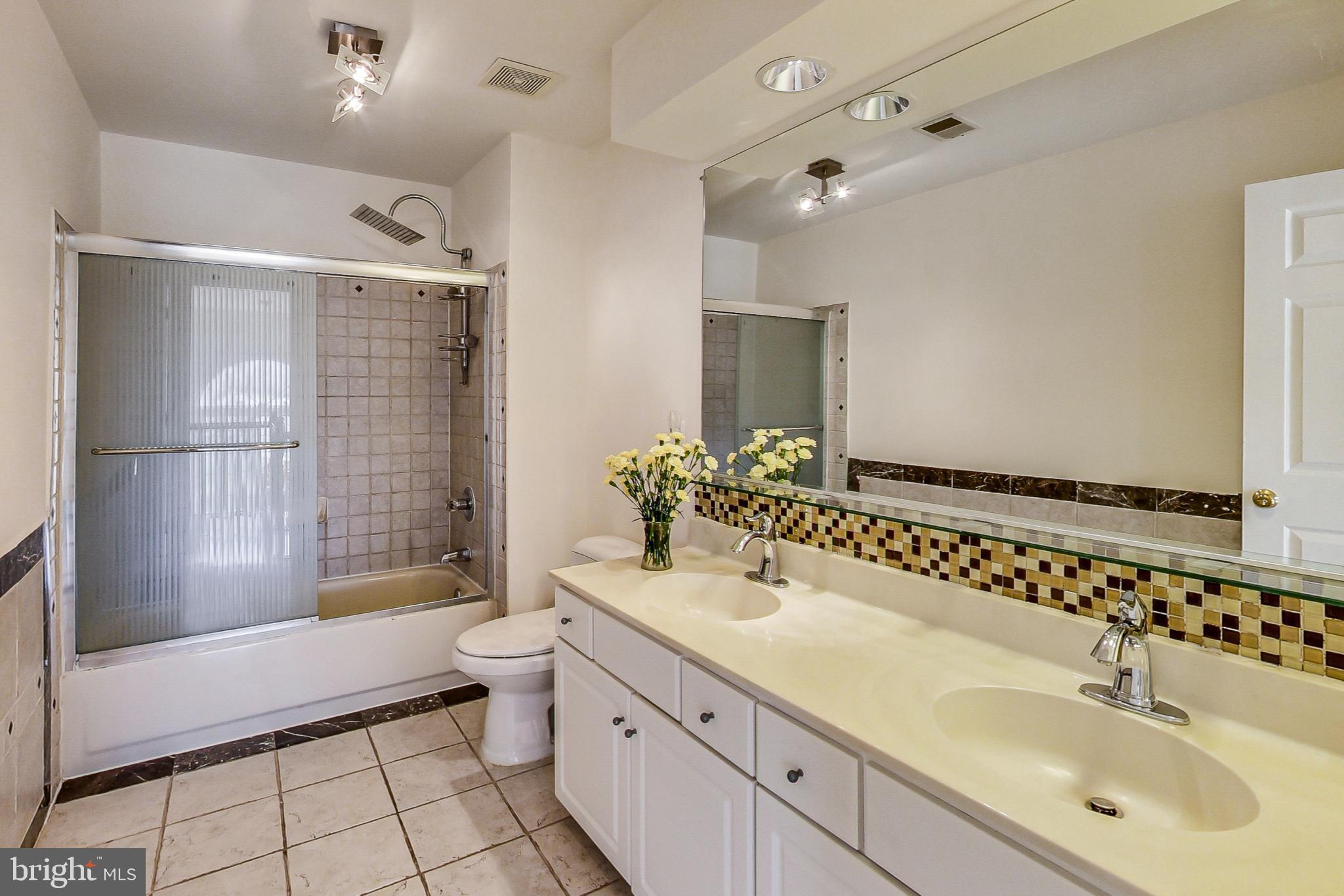 CROSSPOINTE - Residential