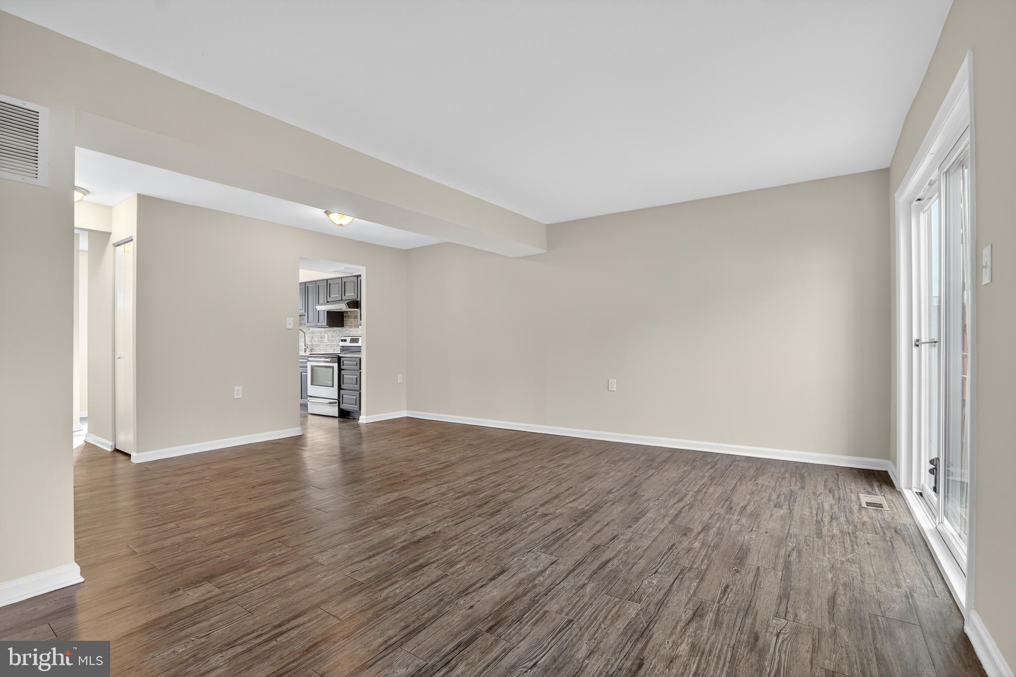 JOHNSTON SQUARE - Residential