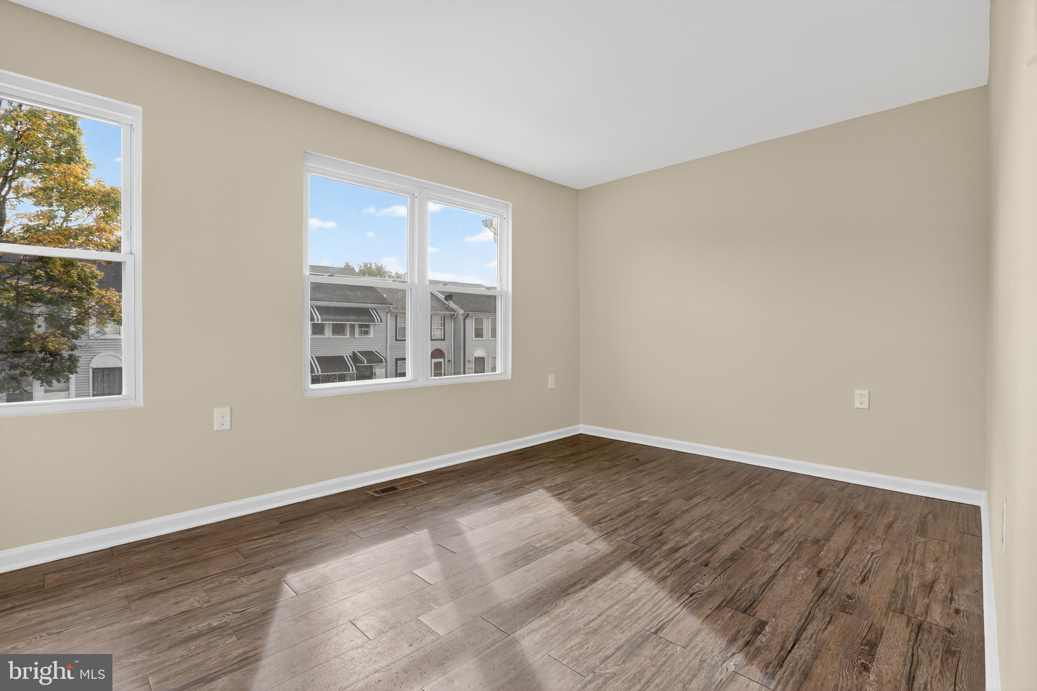 JOHNSTON SQUARE - Residential