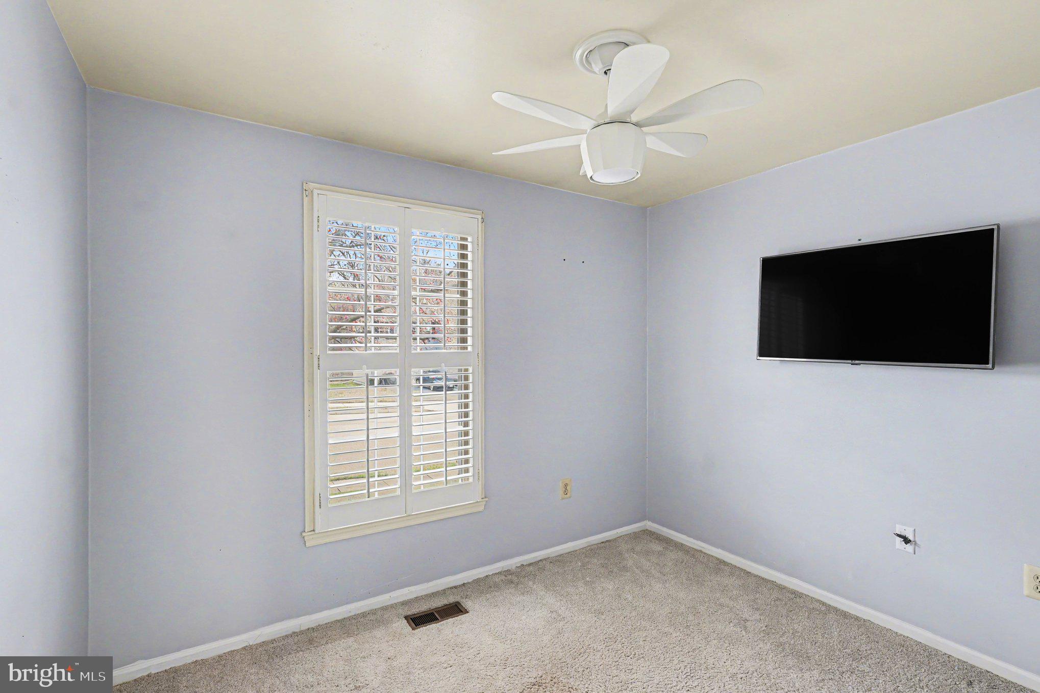 GOLDEN ACRES - Residential