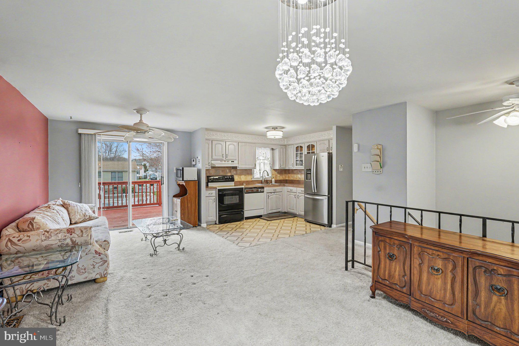 GOLDEN ACRES - Residential