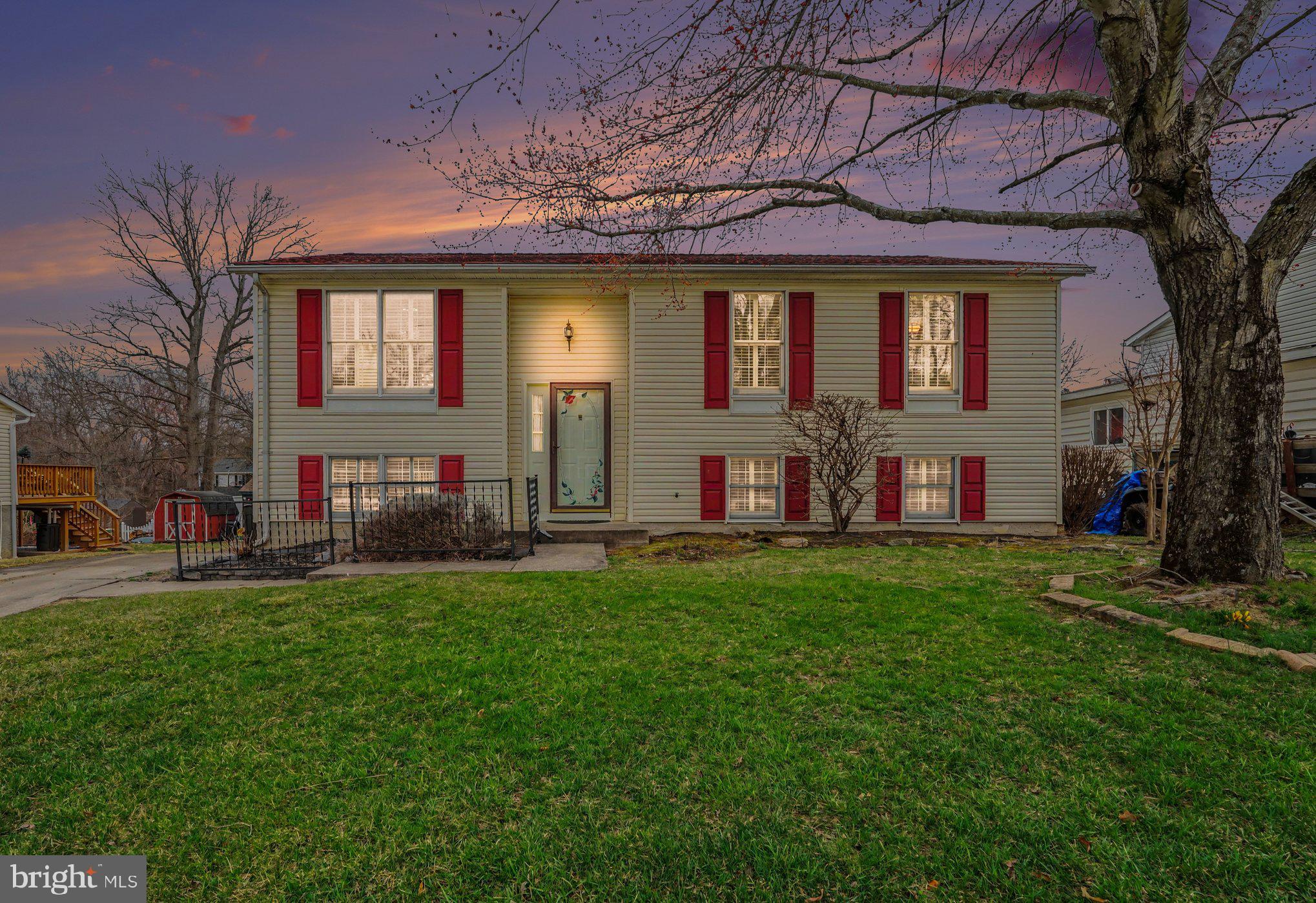 GOLDEN ACRES - Residential