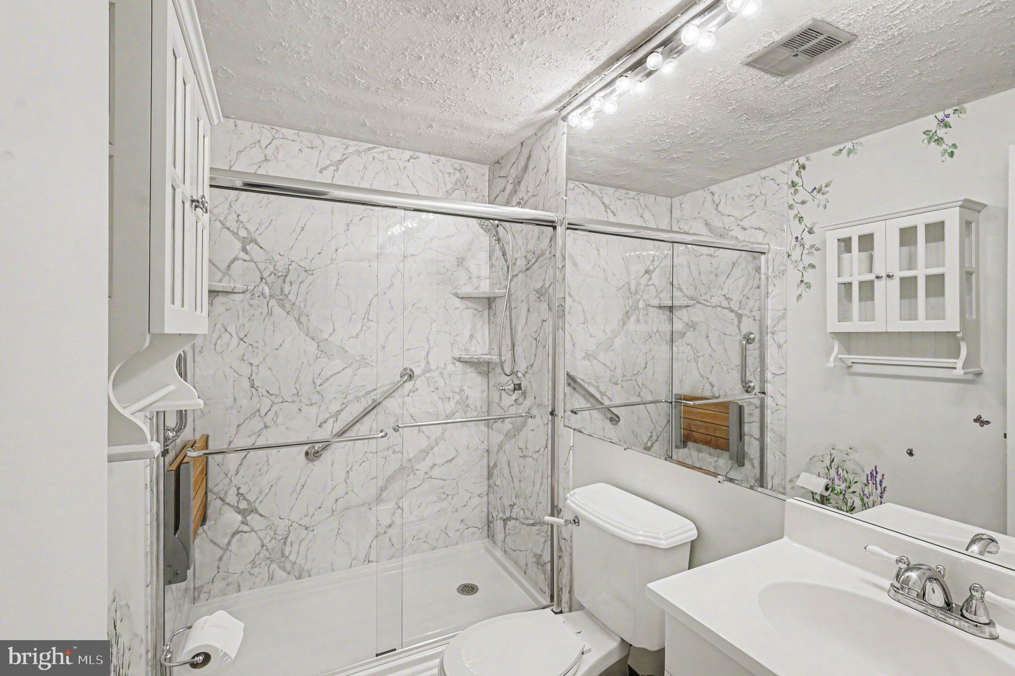 GOLDEN ACRES - Residential