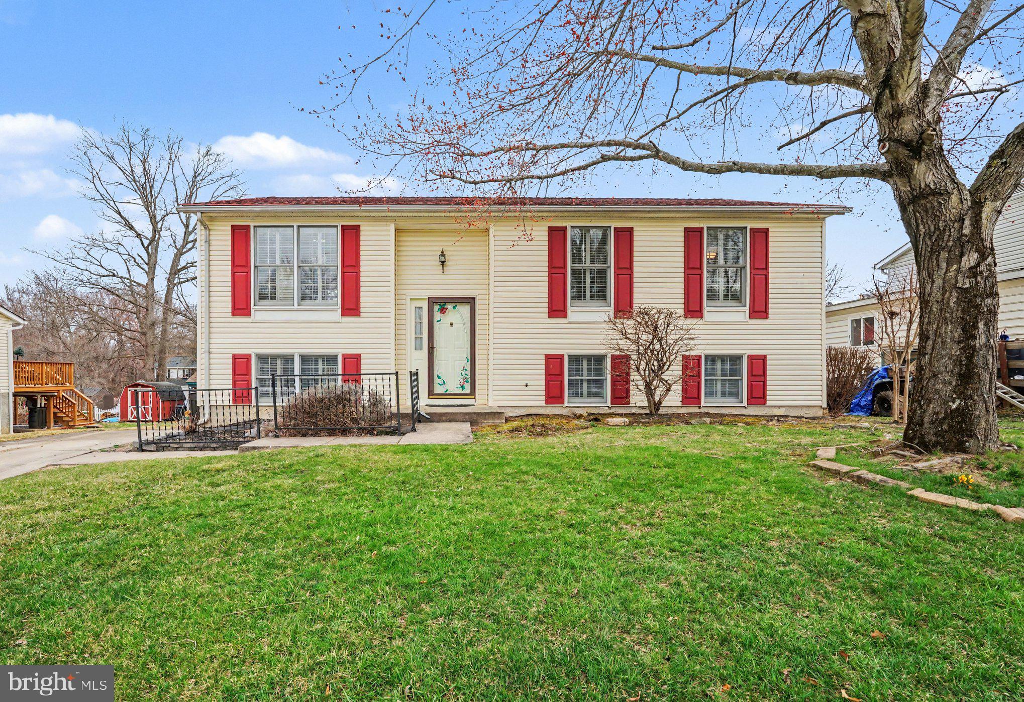 GOLDEN ACRES - Residential