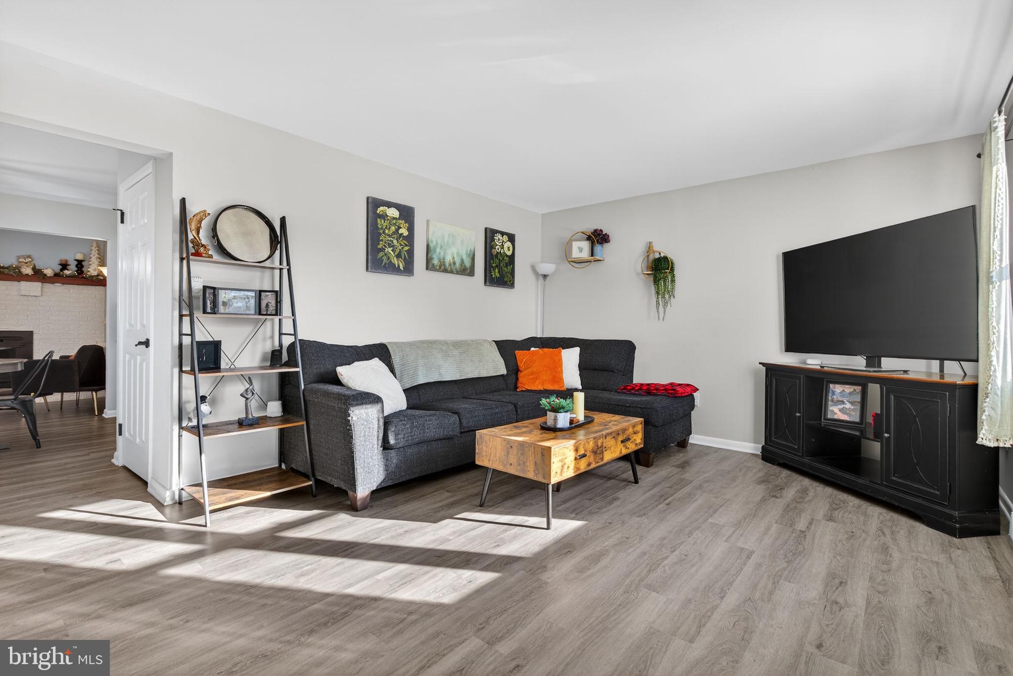 1004 TOM PAINE DRIVE