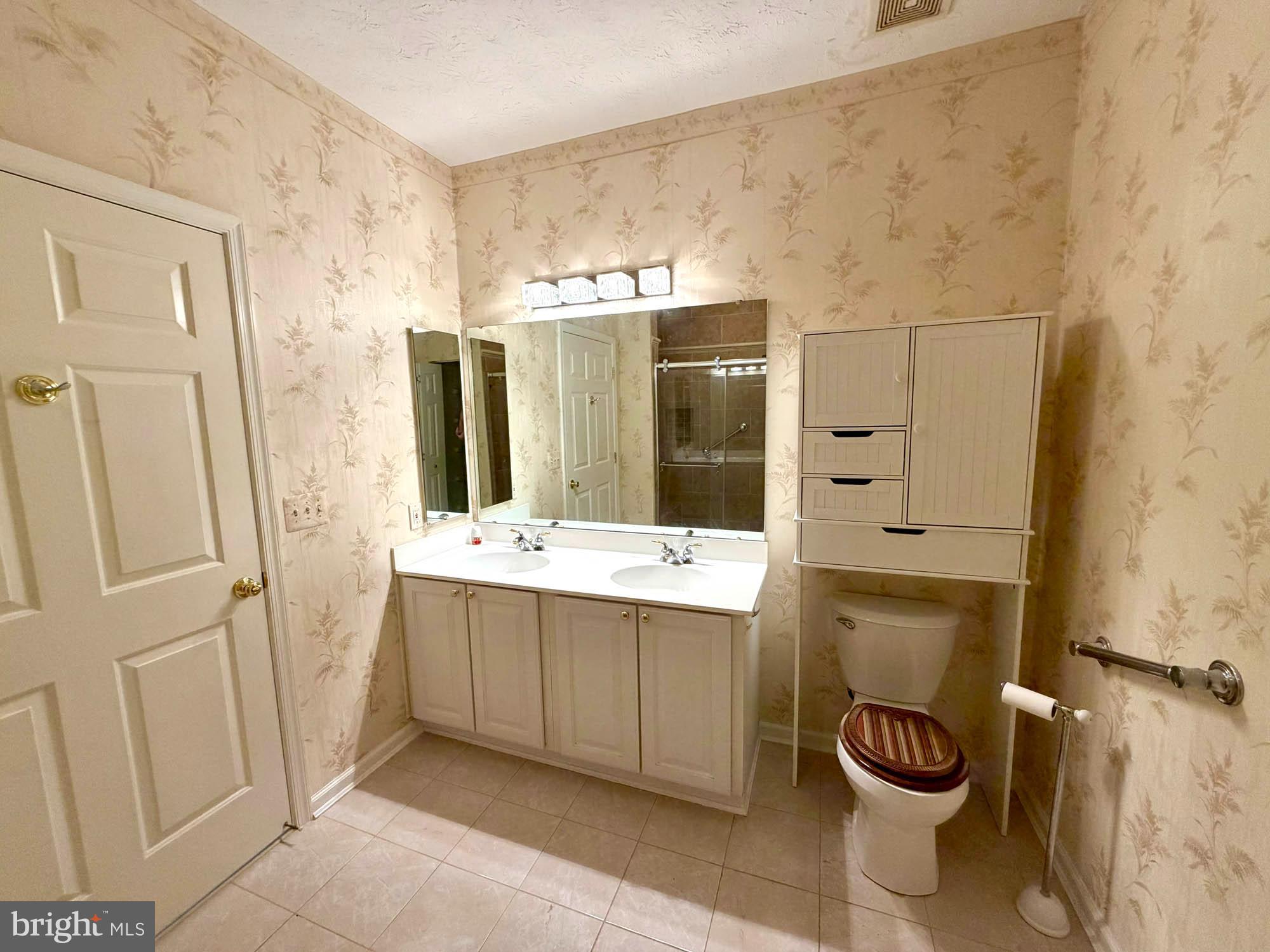 WINDSOR AT PERRY HALL FARMS - Residential