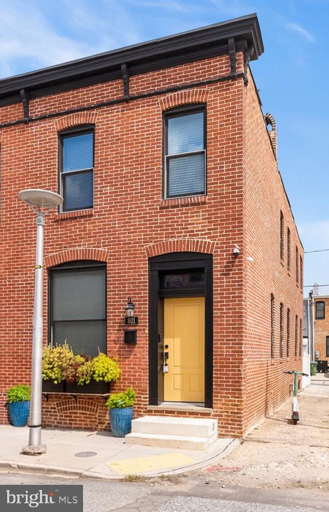 801 N MADEIRA STREET