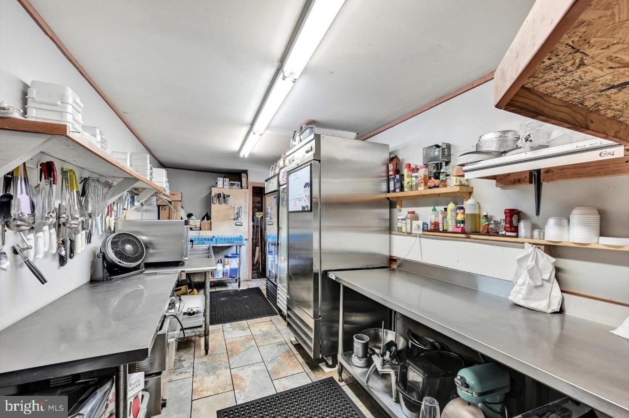 10 W OAK STREET