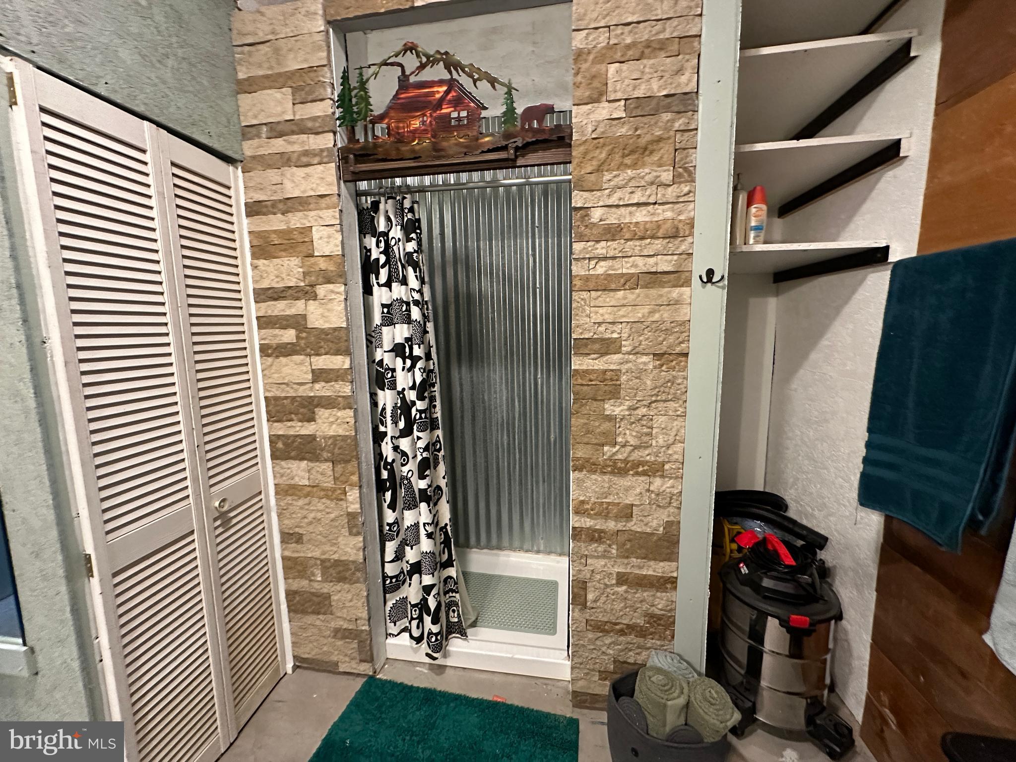 SHADOW KNOLLS - Residential