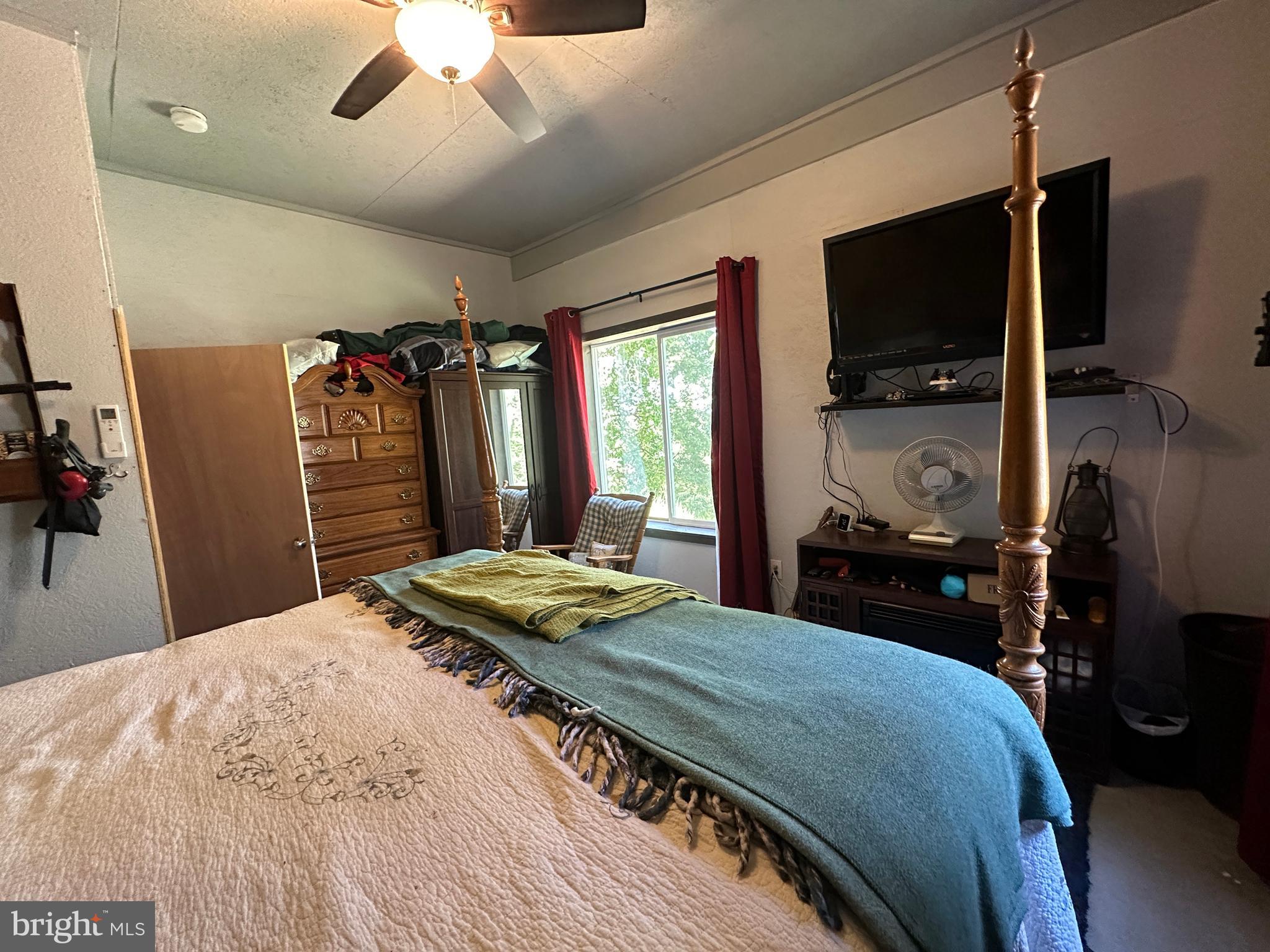 SHADOW KNOLLS - Residential