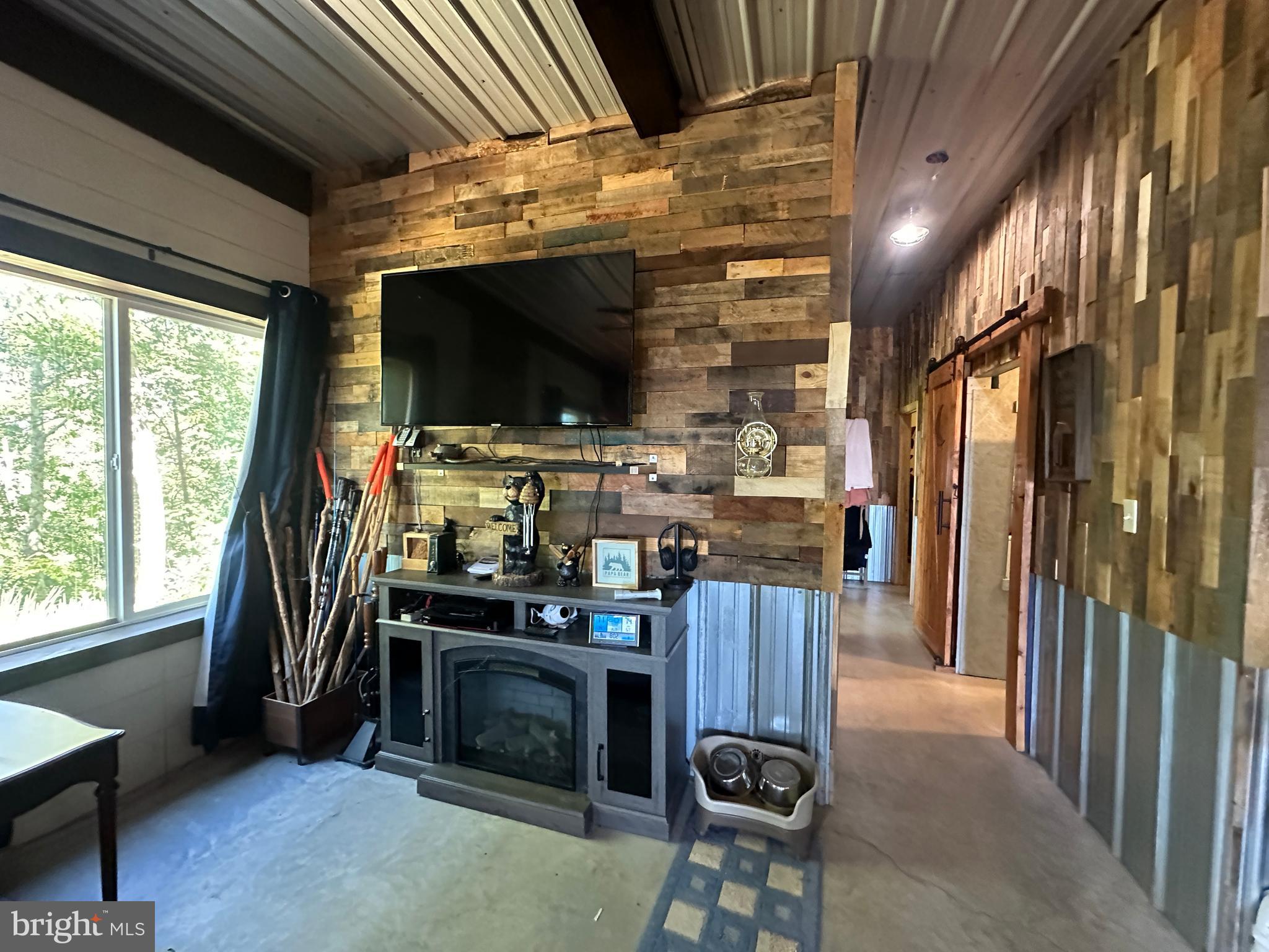 SHADOW KNOLLS - Residential