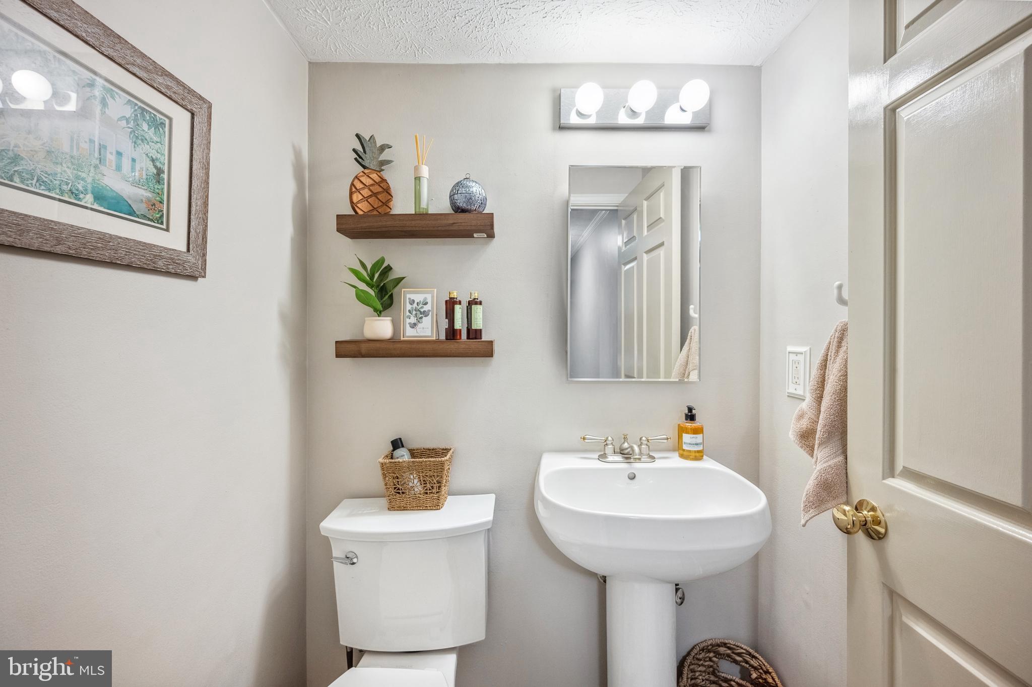 FAIRFAX CLUB ESTATES - Residential