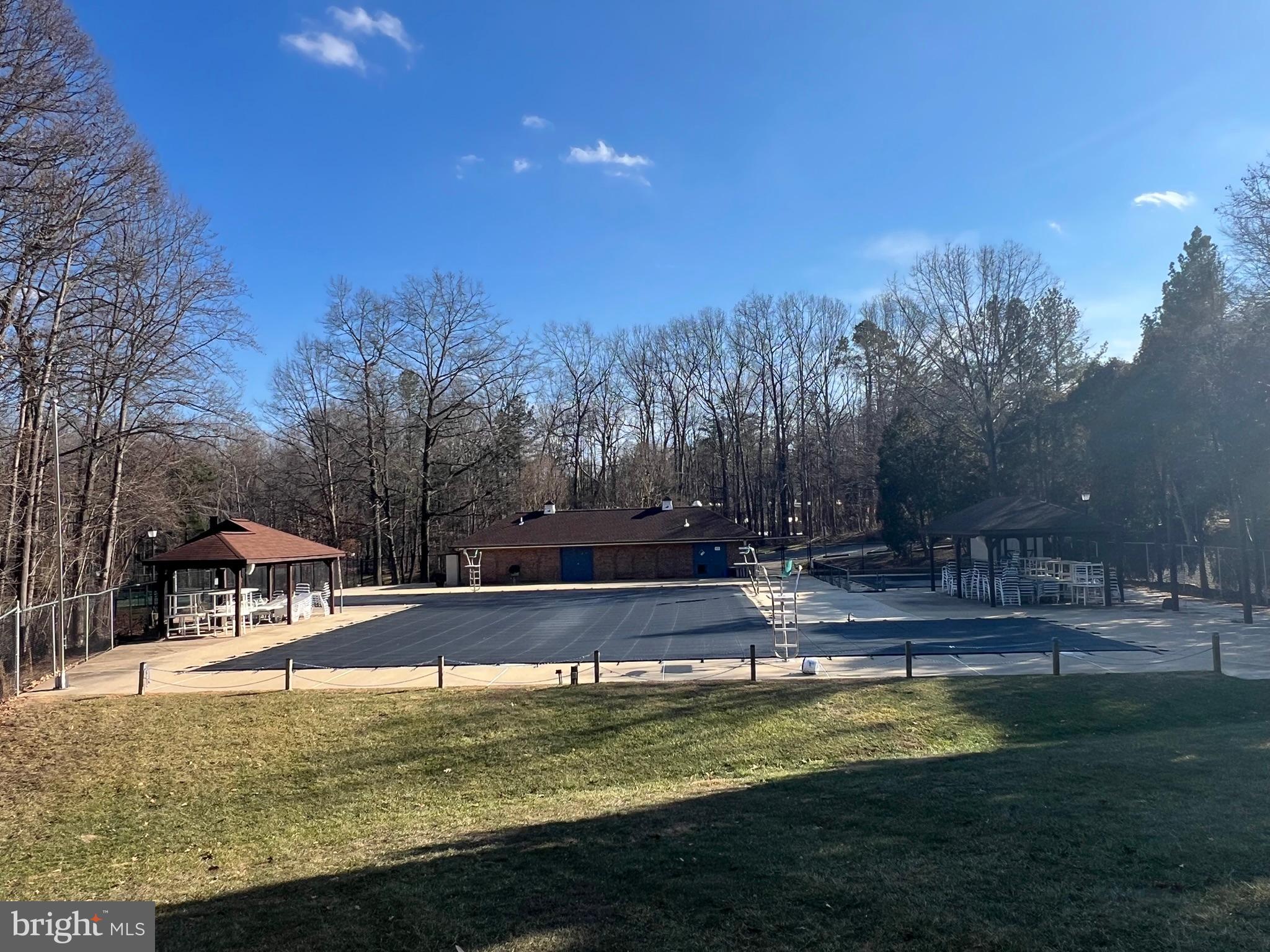 FAIRFAX CLUB ESTATES - Residential