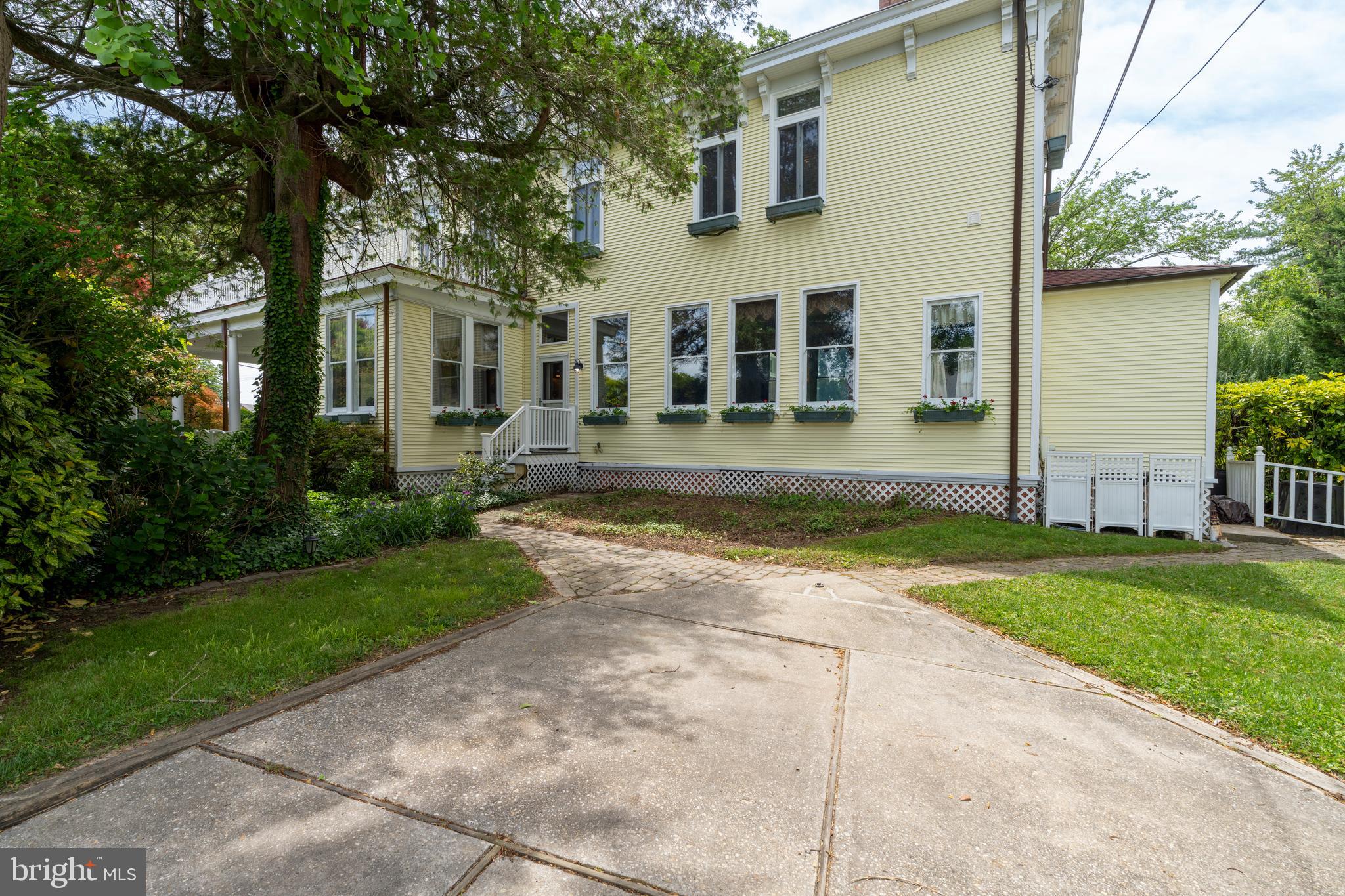 BAUERNSCHMIDT MANOR - Residential