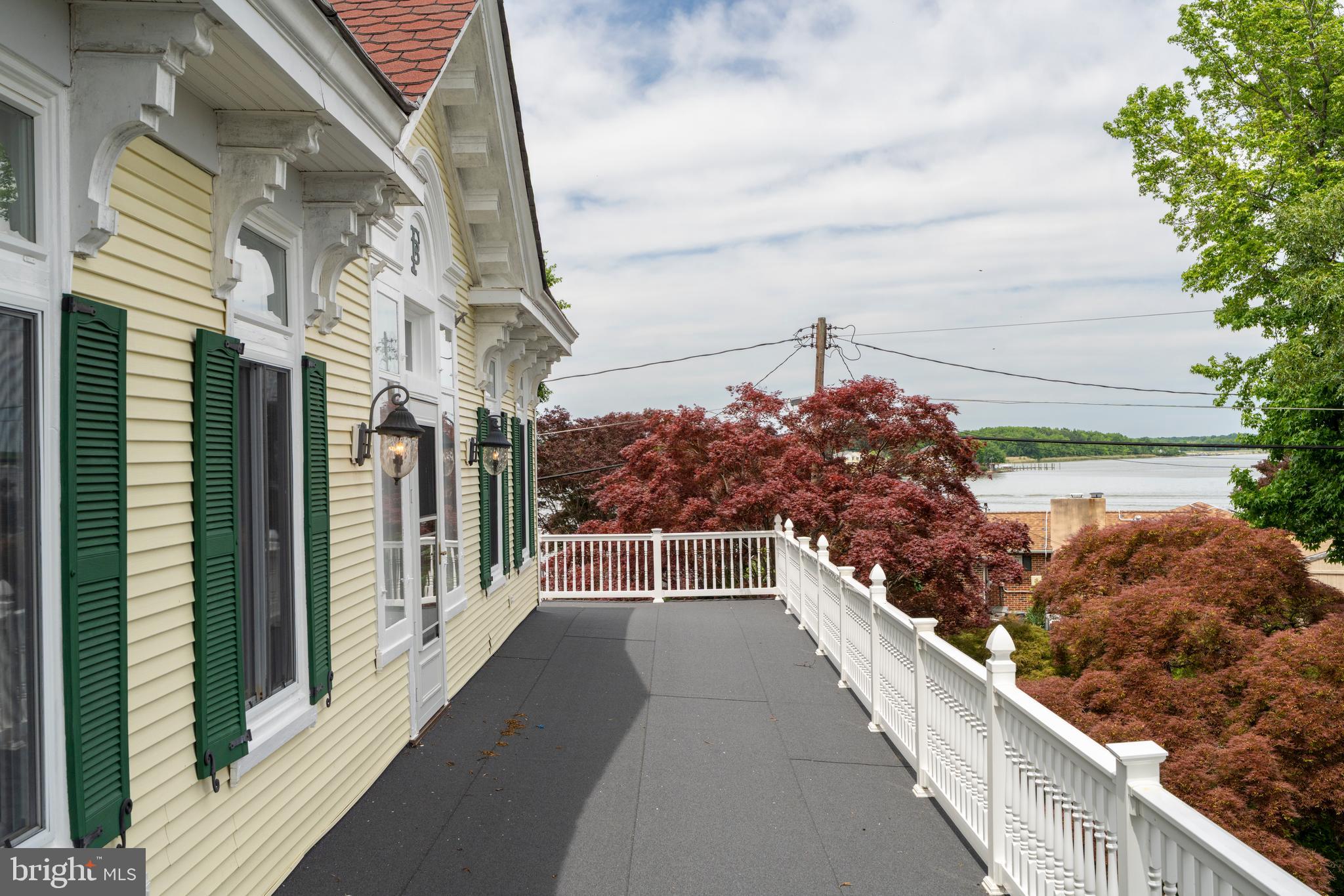 BAUERNSCHMIDT MANOR - Residential