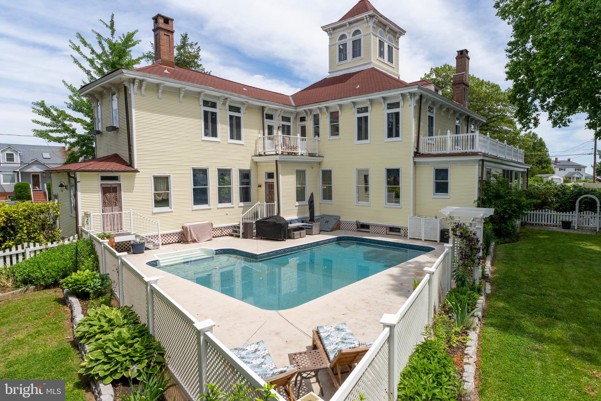 BAUERNSCHMIDT MANOR - Residential