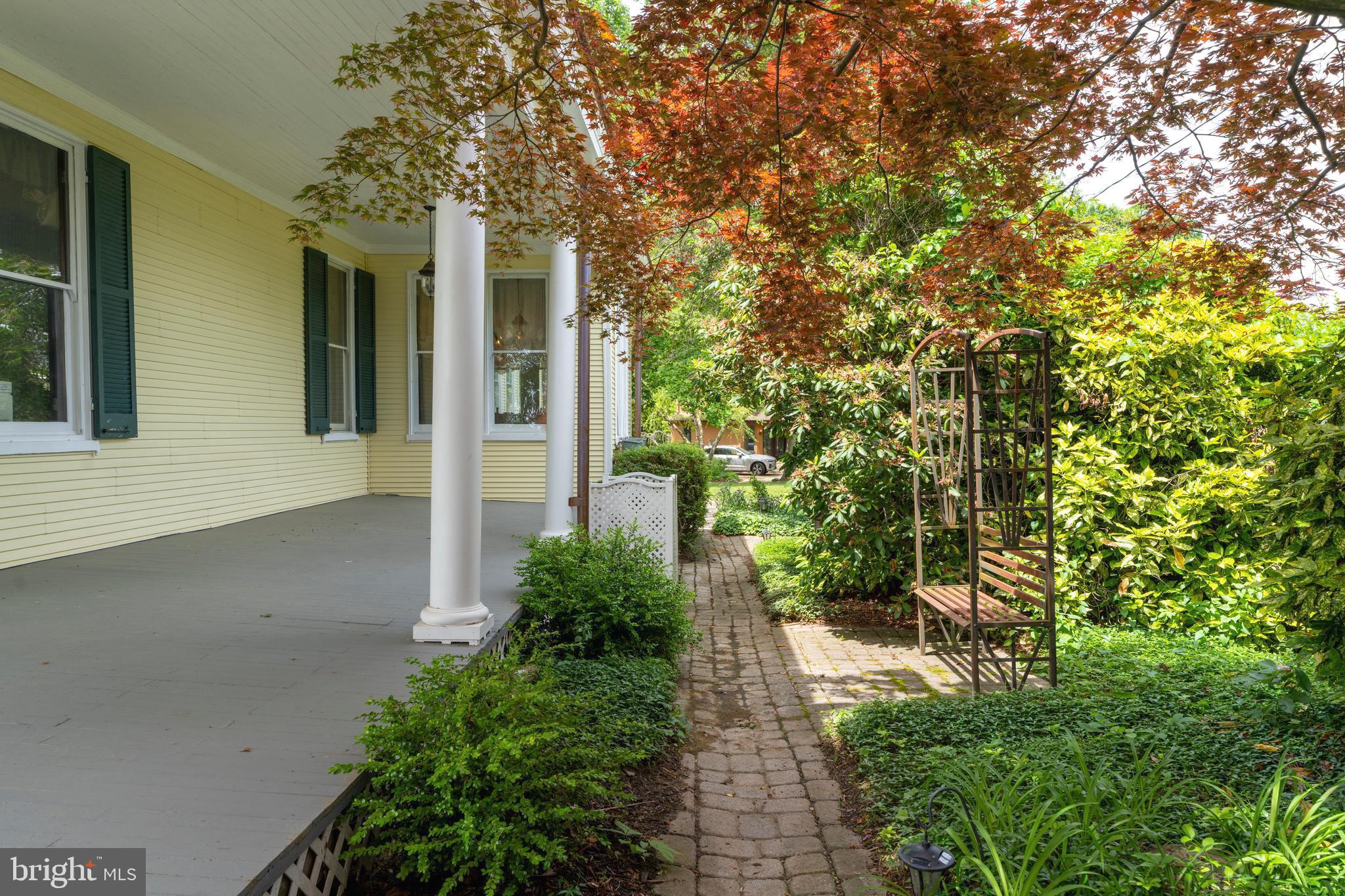 BAUERNSCHMIDT MANOR - Residential