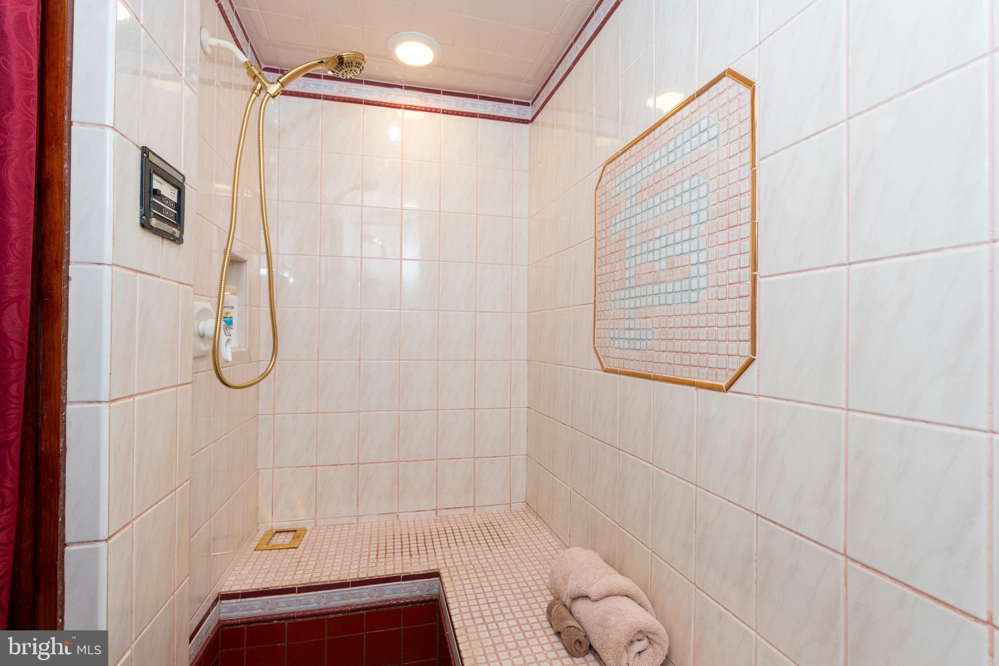 BAUERNSCHMIDT MANOR - Residential