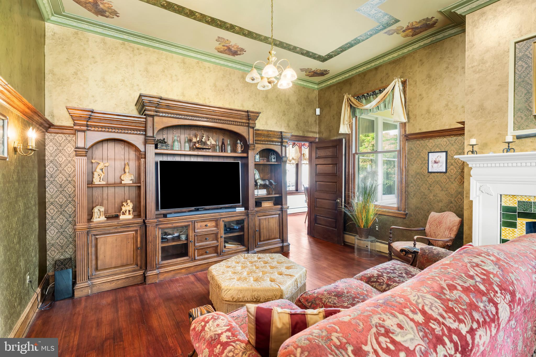 BAUERNSCHMIDT MANOR - Residential