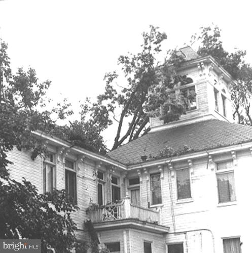 BAUERNSCHMIDT MANOR - Residential