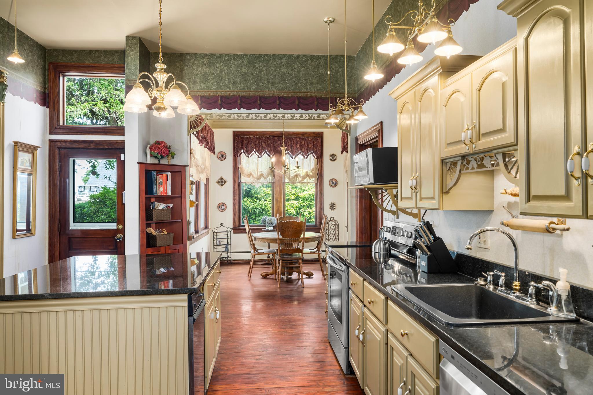 BAUERNSCHMIDT MANOR - Residential